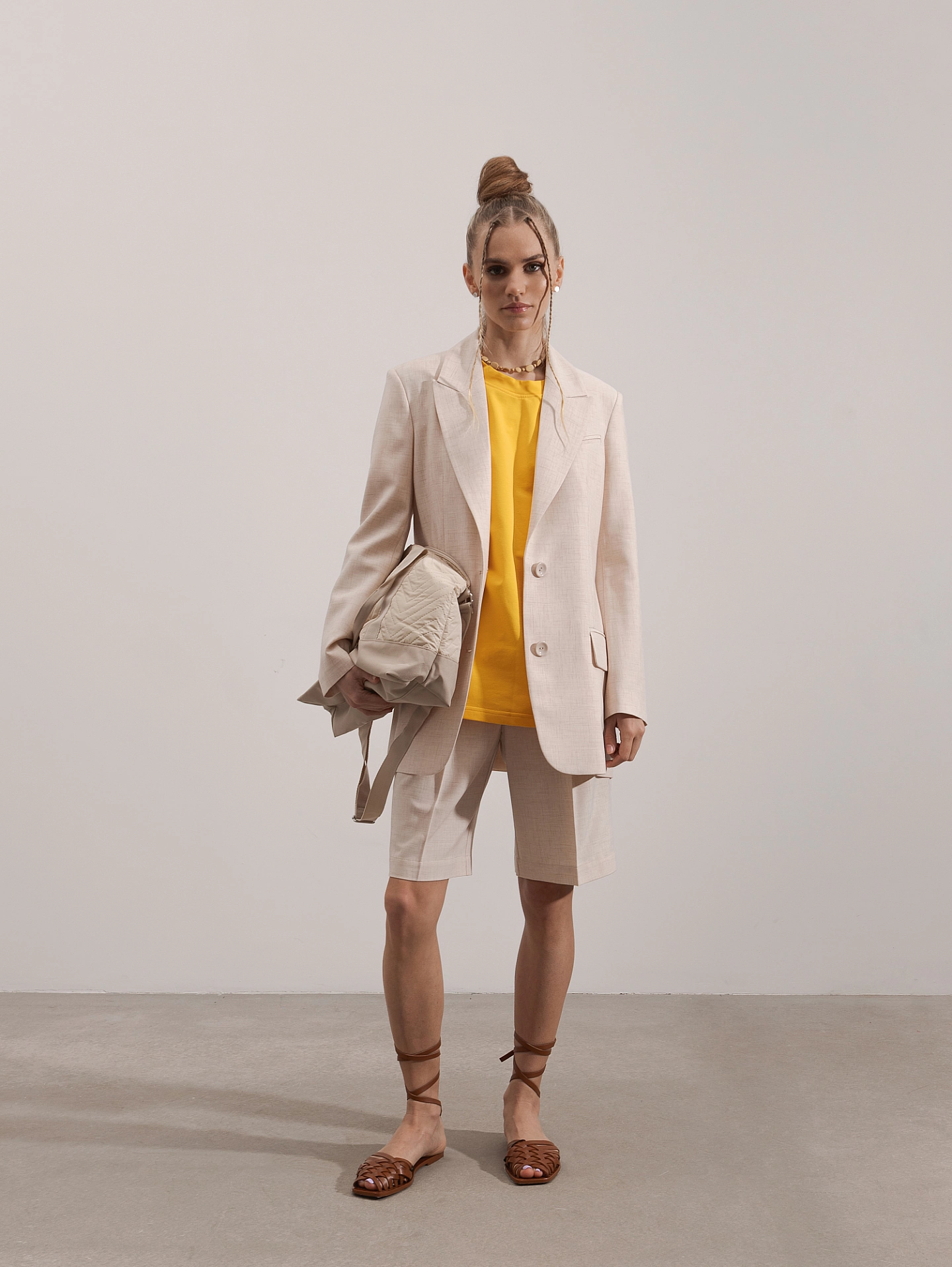 Жакет однобортный свбодной формы и шорты - бермуды классические