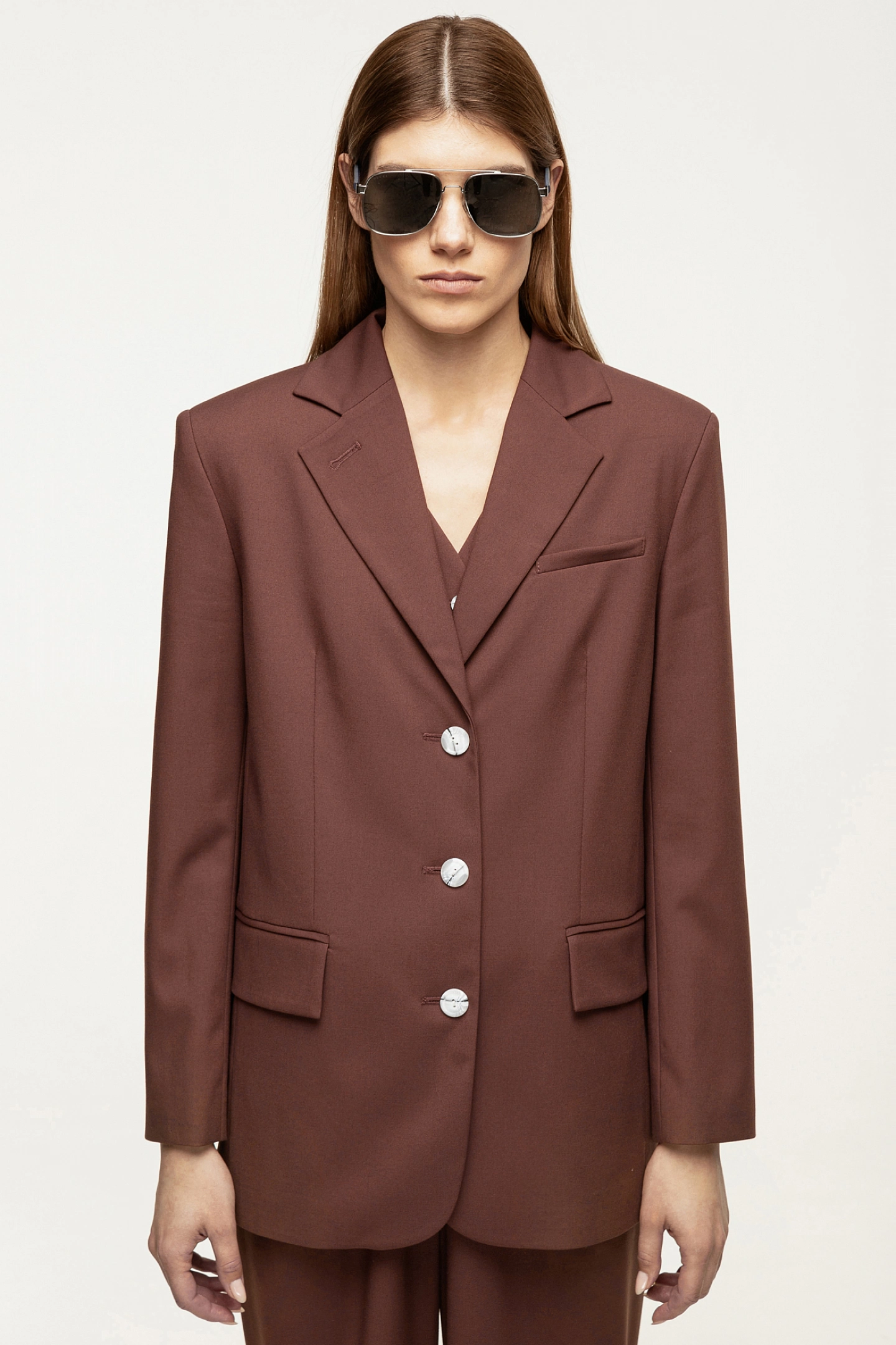 Жакет оверсайз на 3 пуговицах и брюки - трубы