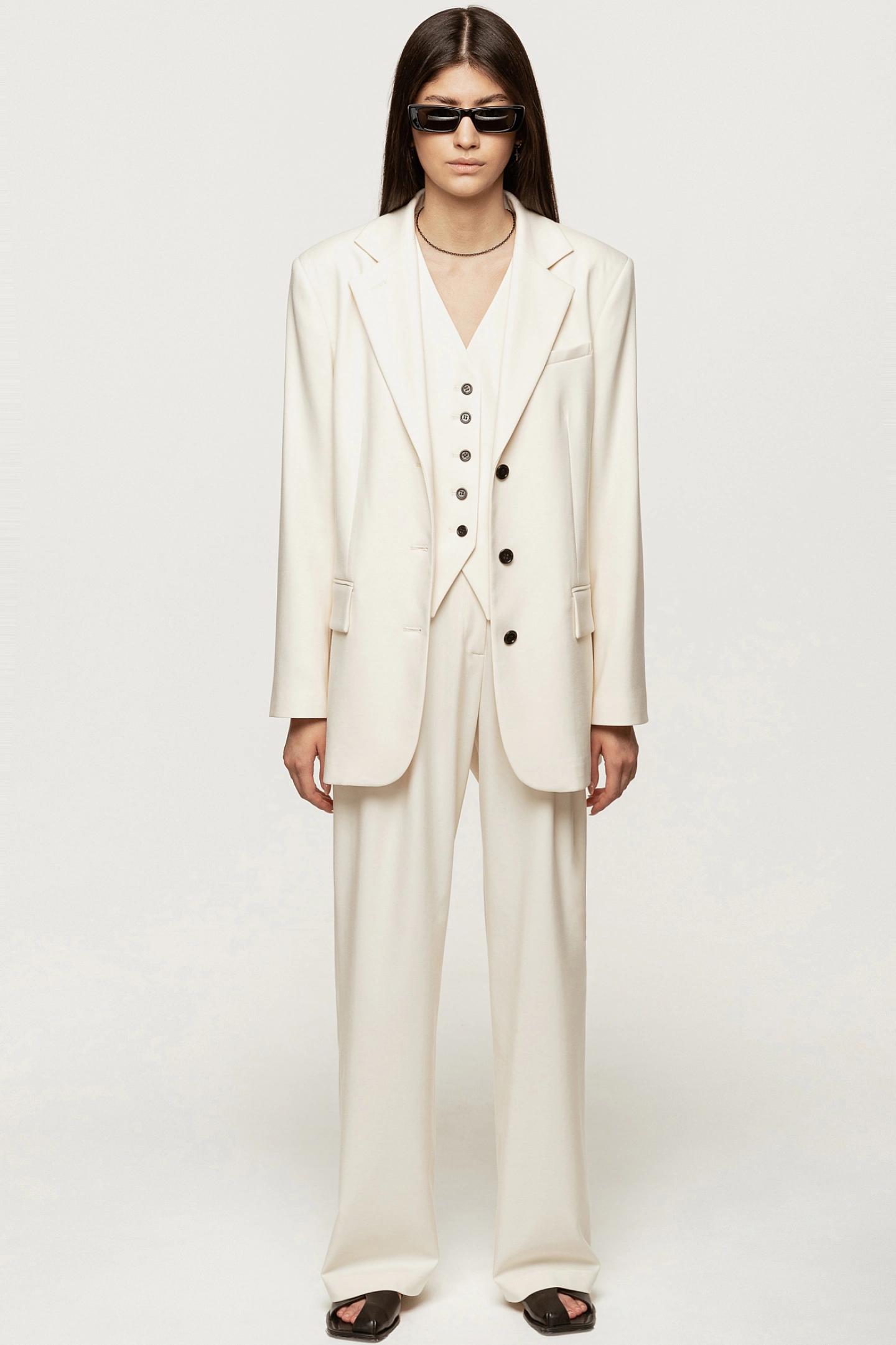 Жакет оверсайз на 3 пуговицах и брюки - трубы