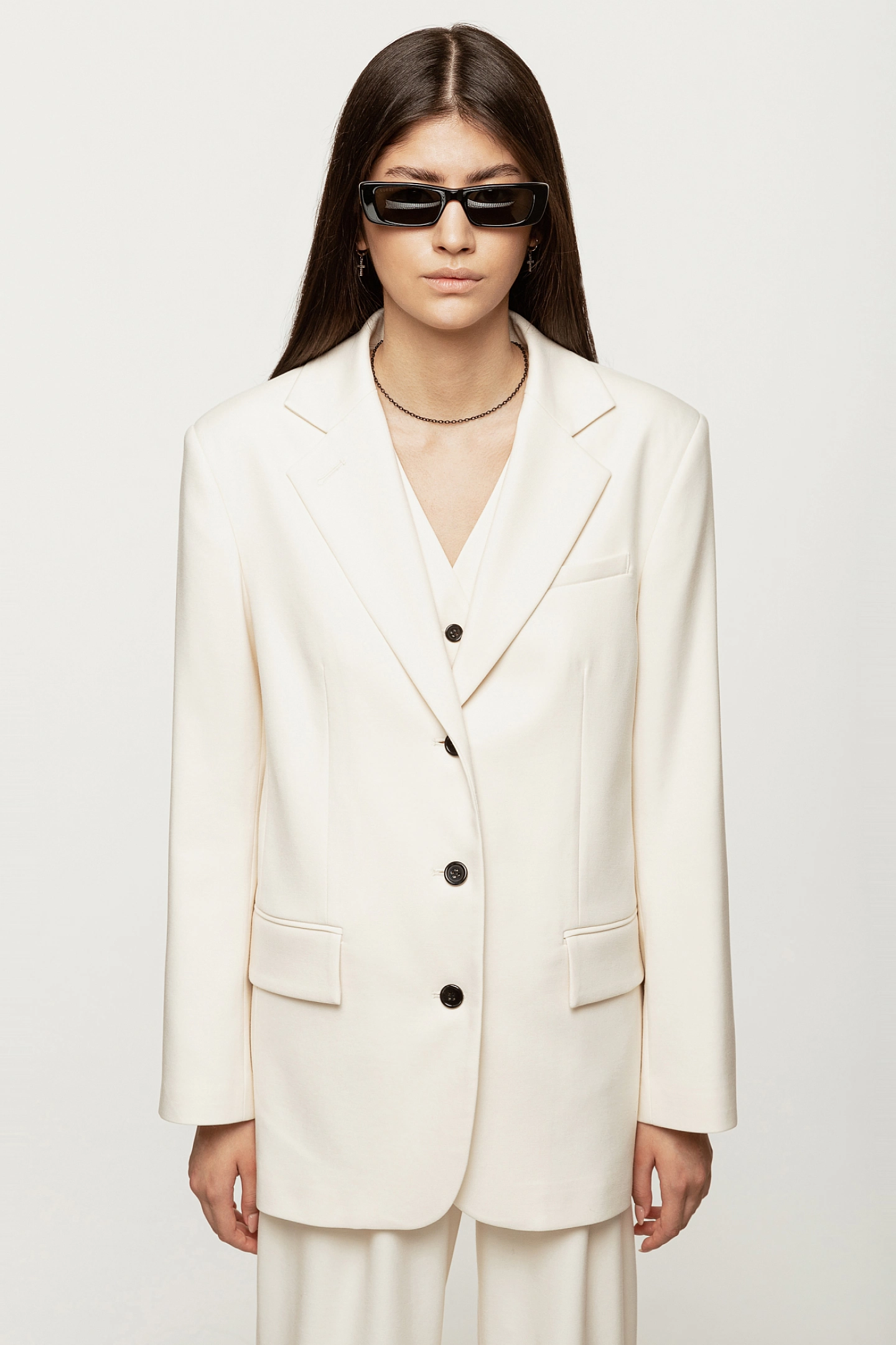 Жакет оверсайз на 3 пуговицах и брюки - трубы