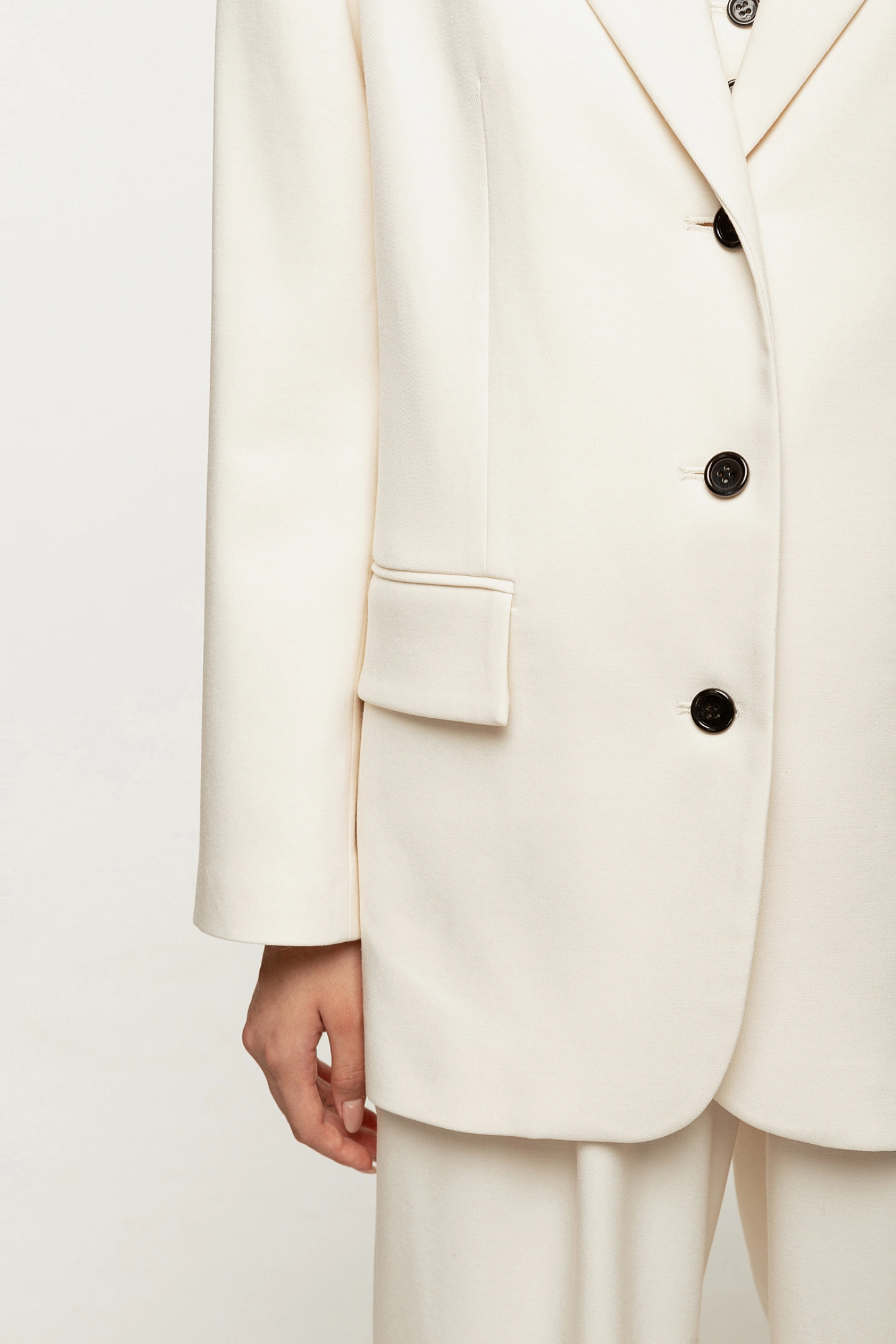 Жакет оверсайз на 3 пуговицах и брюки - трубы