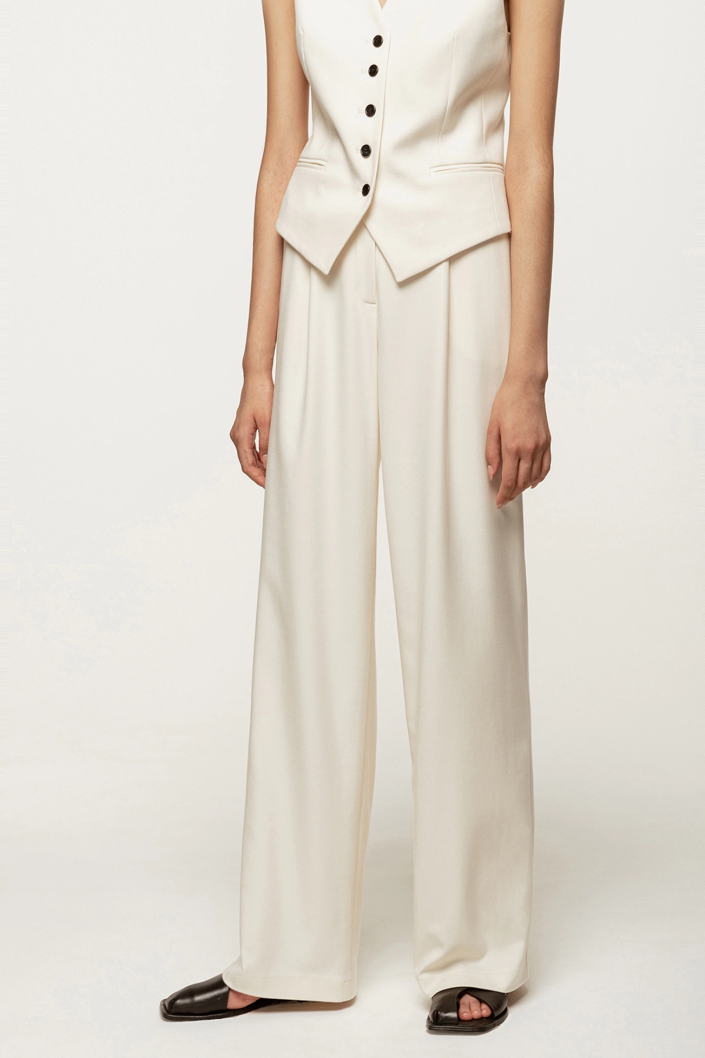 Жакет оверсайз на 3 пуговицах и брюки - трубы