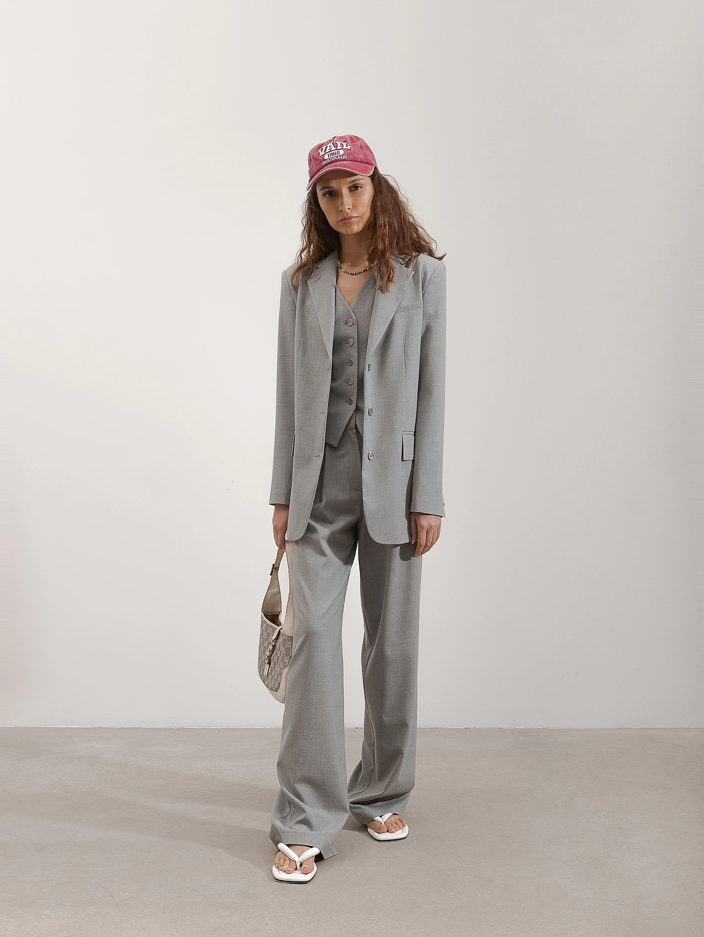 Жакет оверсайз на 3 пуговицах и брюки - трубы