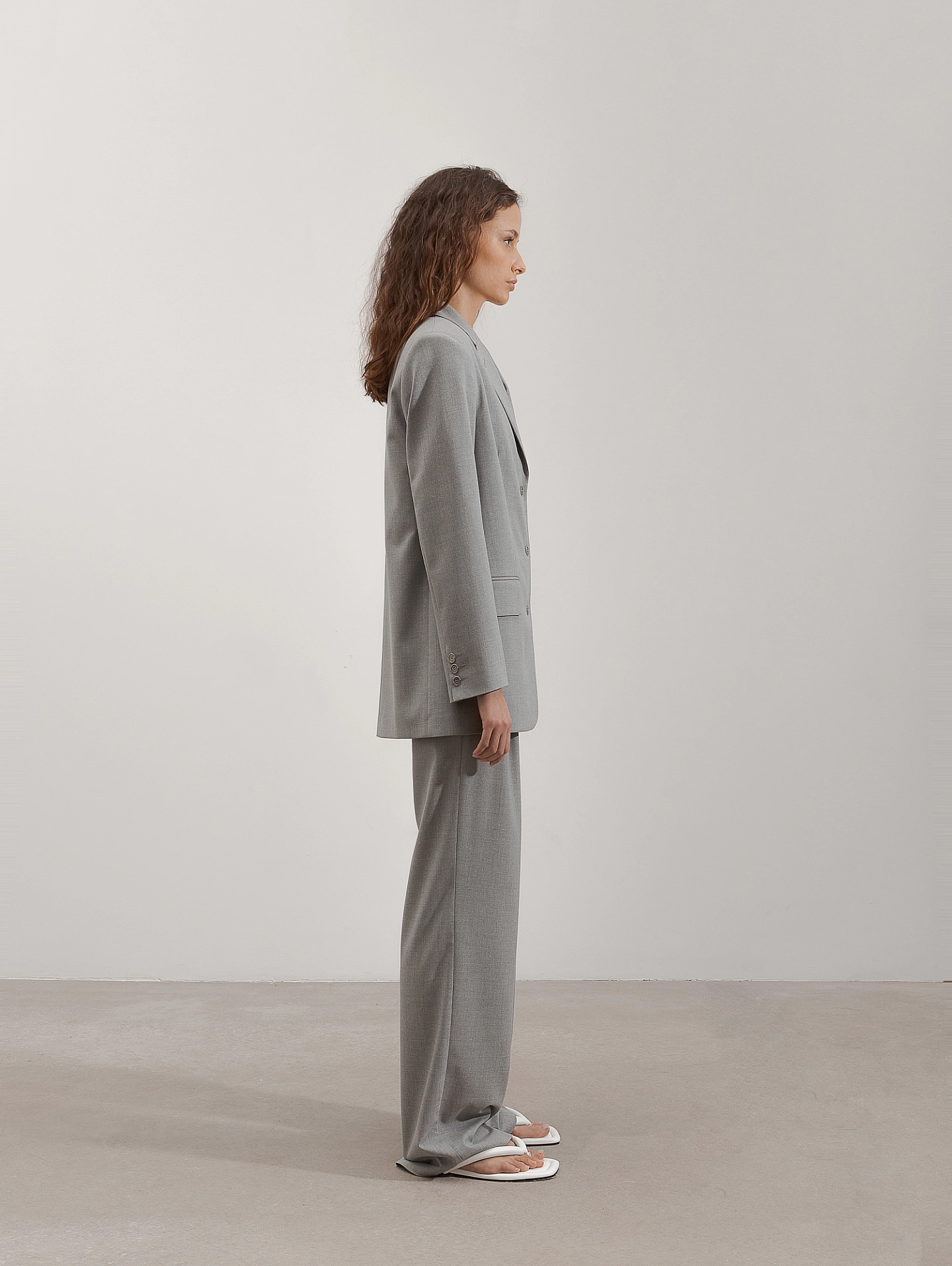 Жакет оверсайз на 3 пуговицах и брюки - трубы