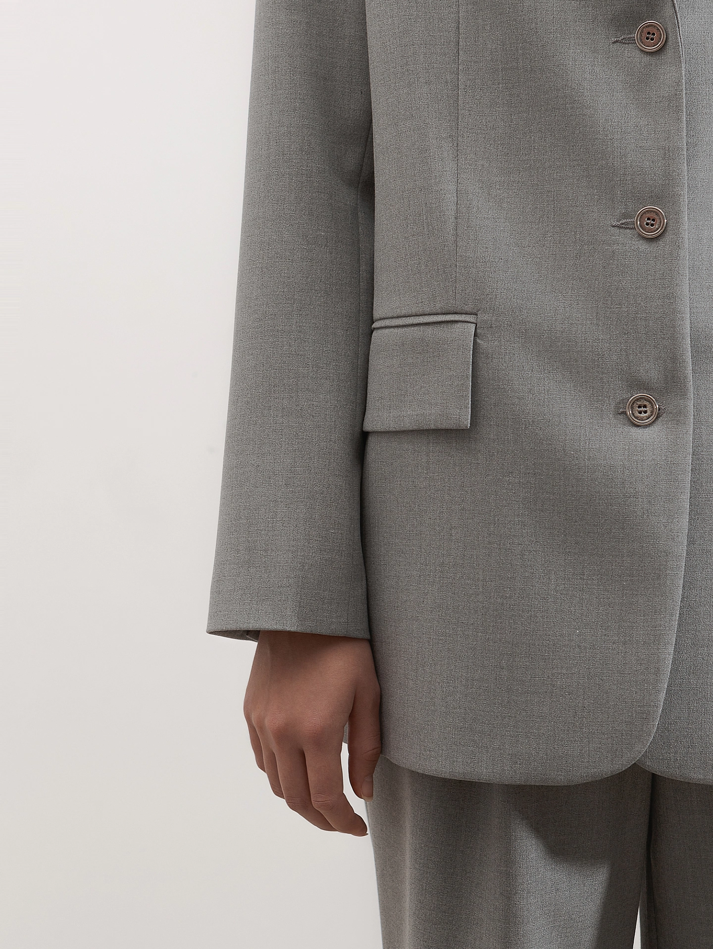 Жакет оверсайз на 3 пуговицах