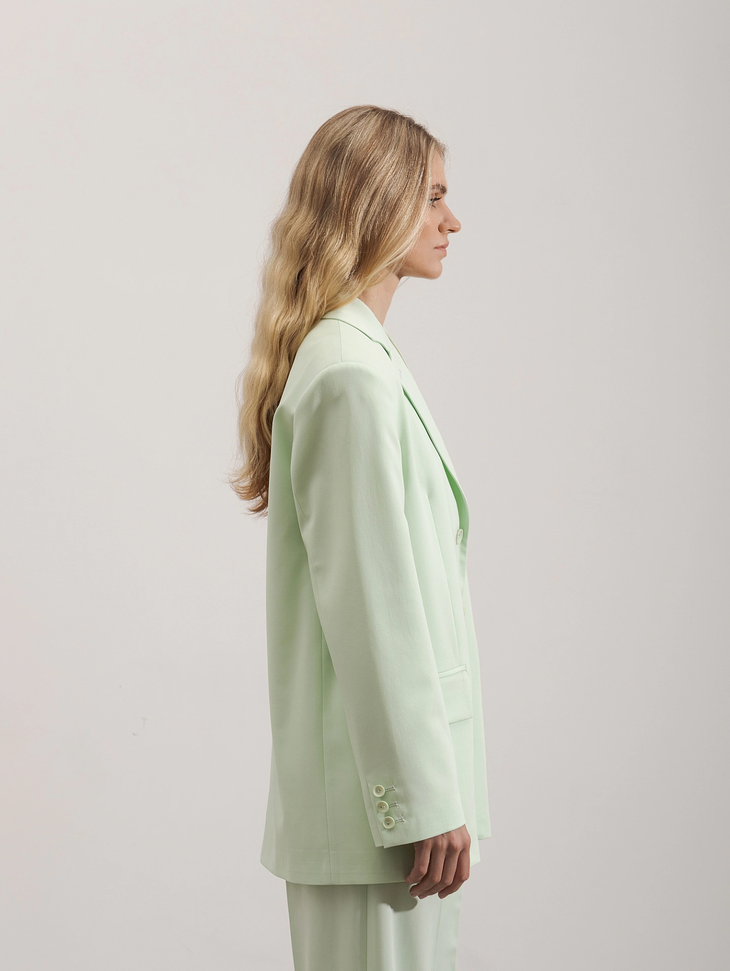 Жакет оверсайз на 3 пуговицах