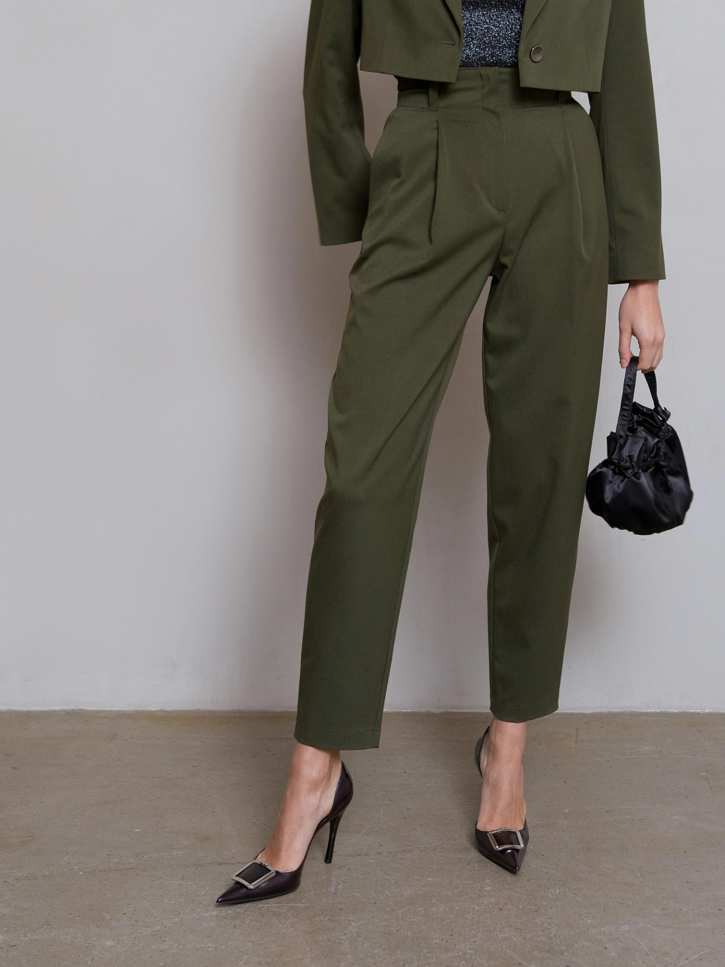 Брюки бананы с высокой посадкой