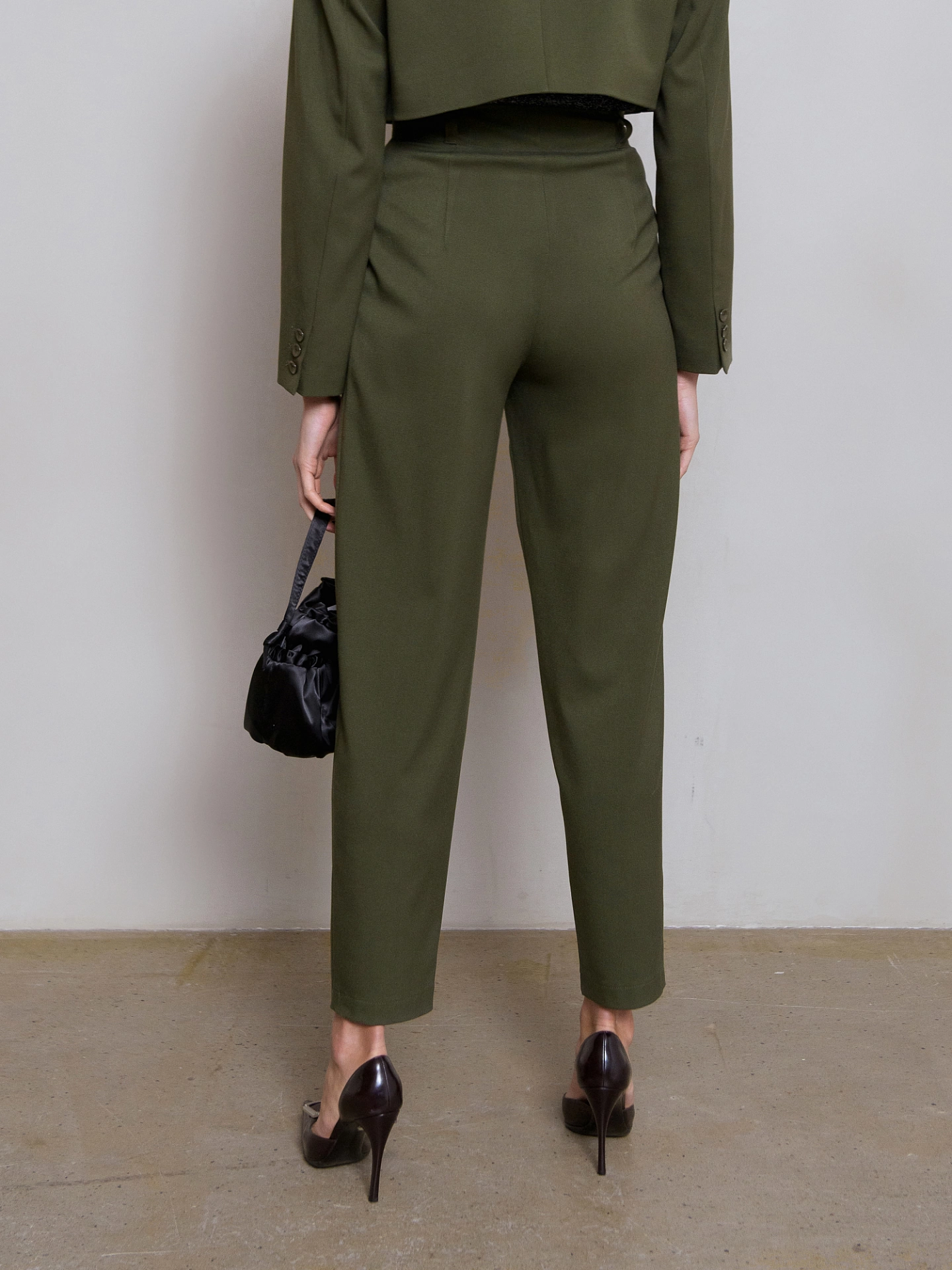 Брюки бананы с высокой посадкой