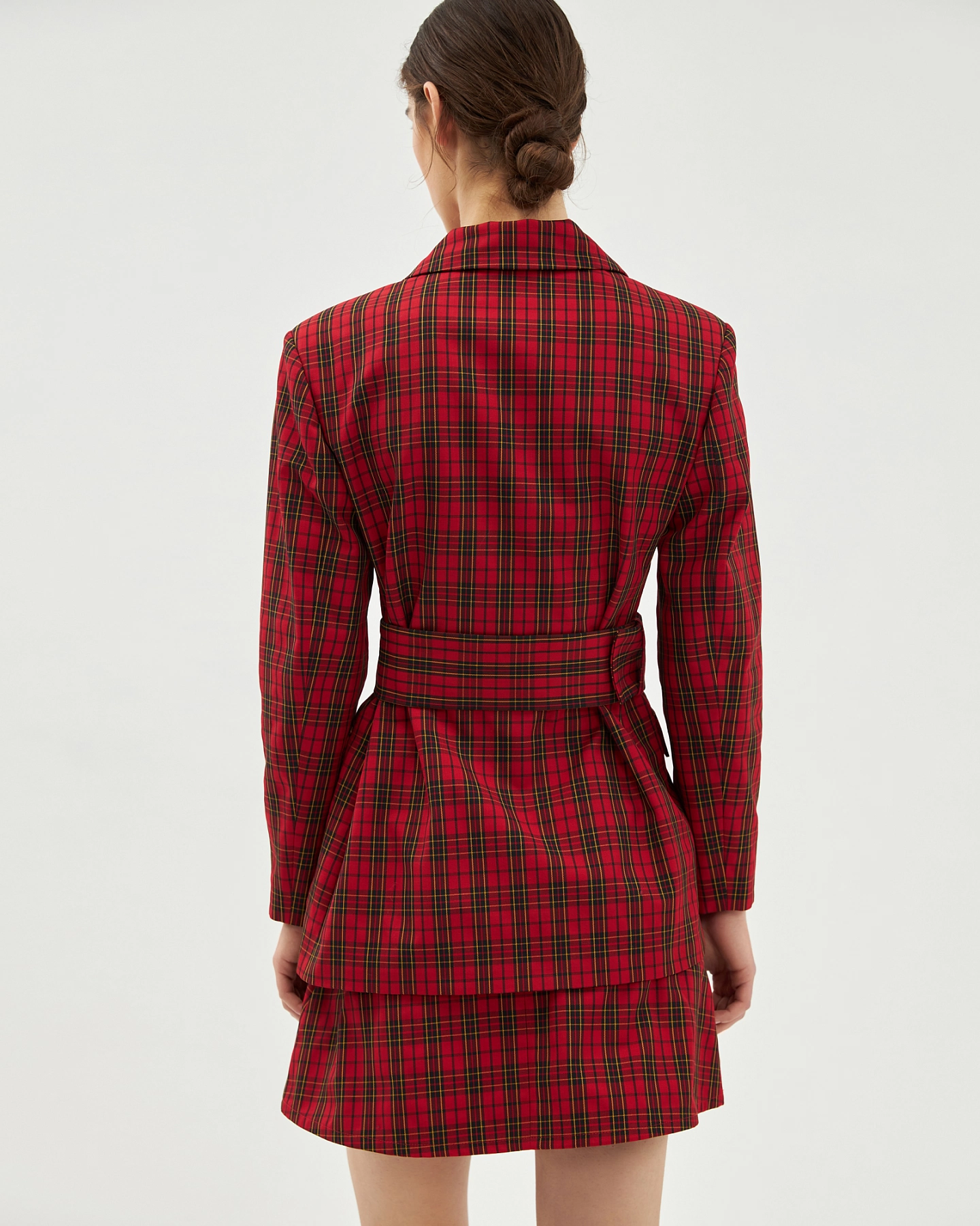 Жакет однобортный с широким поясом