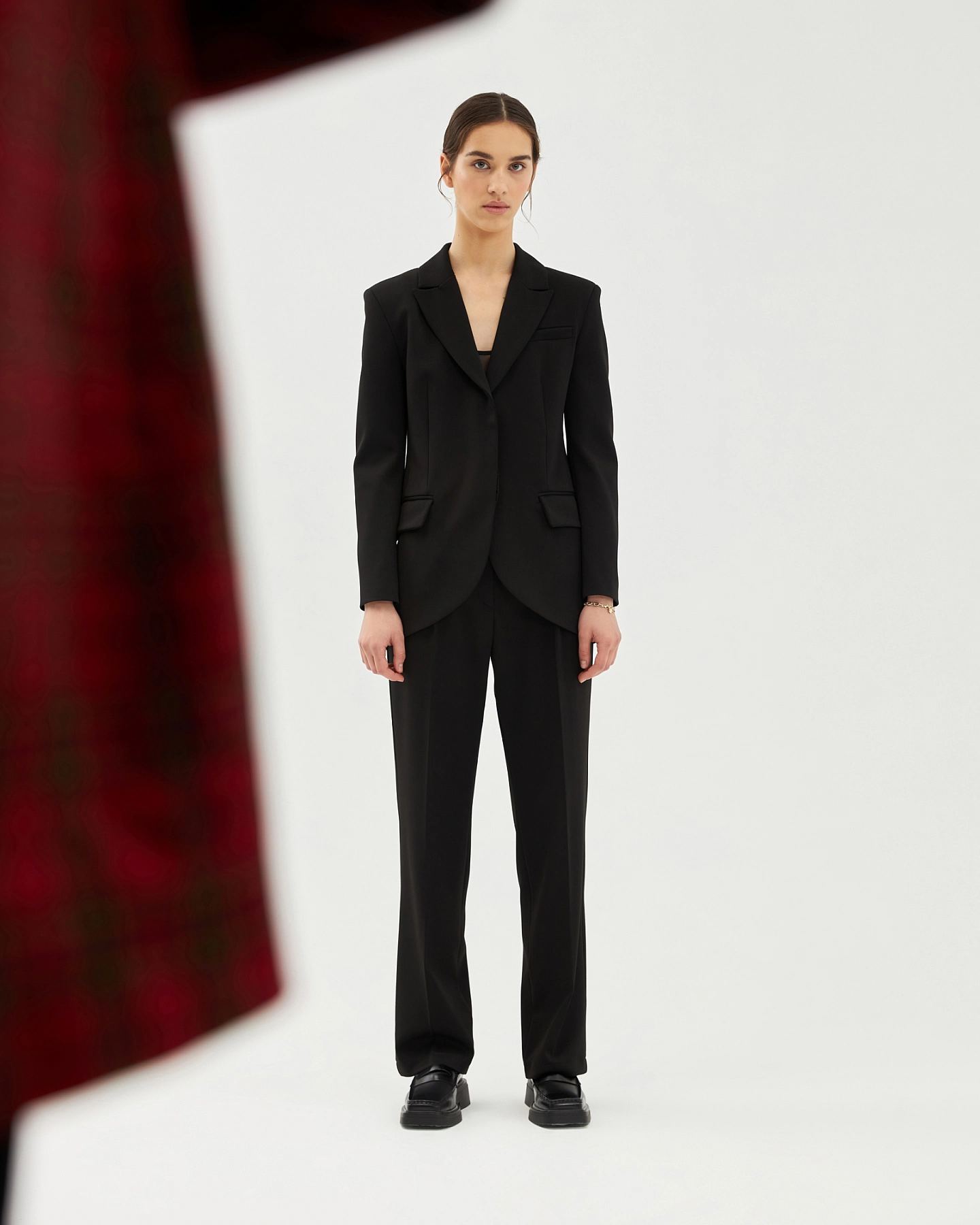 Жакет однобортный с широким поясом