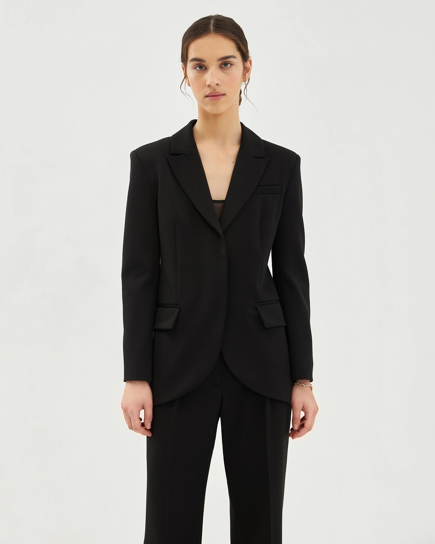 Жакет однобортный с широким поясом