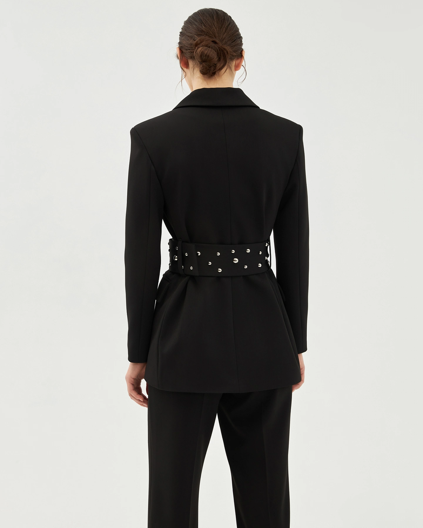 Жакет однобортный с широким поясом