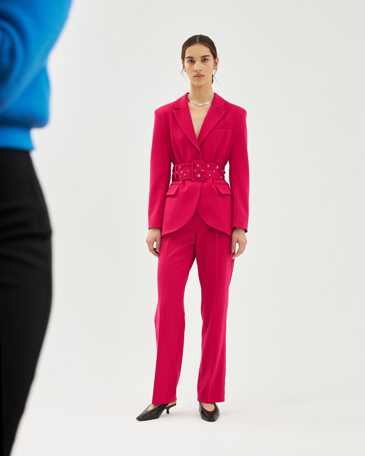 Жакет однобортный с широким поясом