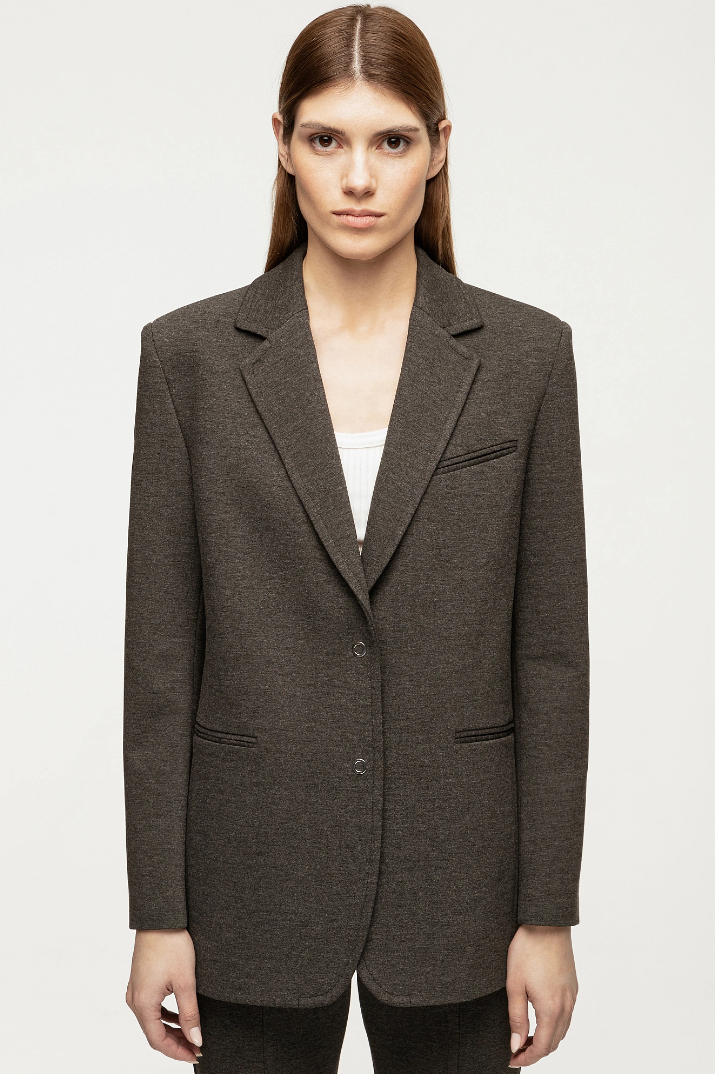 Жакет прямой с двумя кнопками