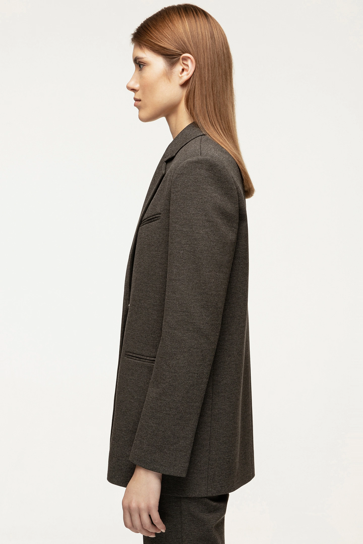 Жакет прямой с двумя кнопками