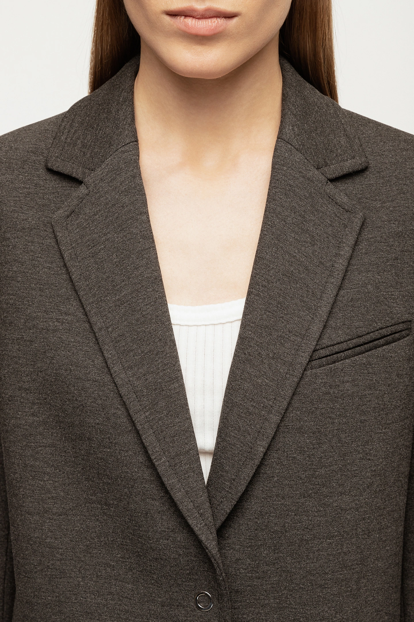 Жакет прямой с двумя кнопками