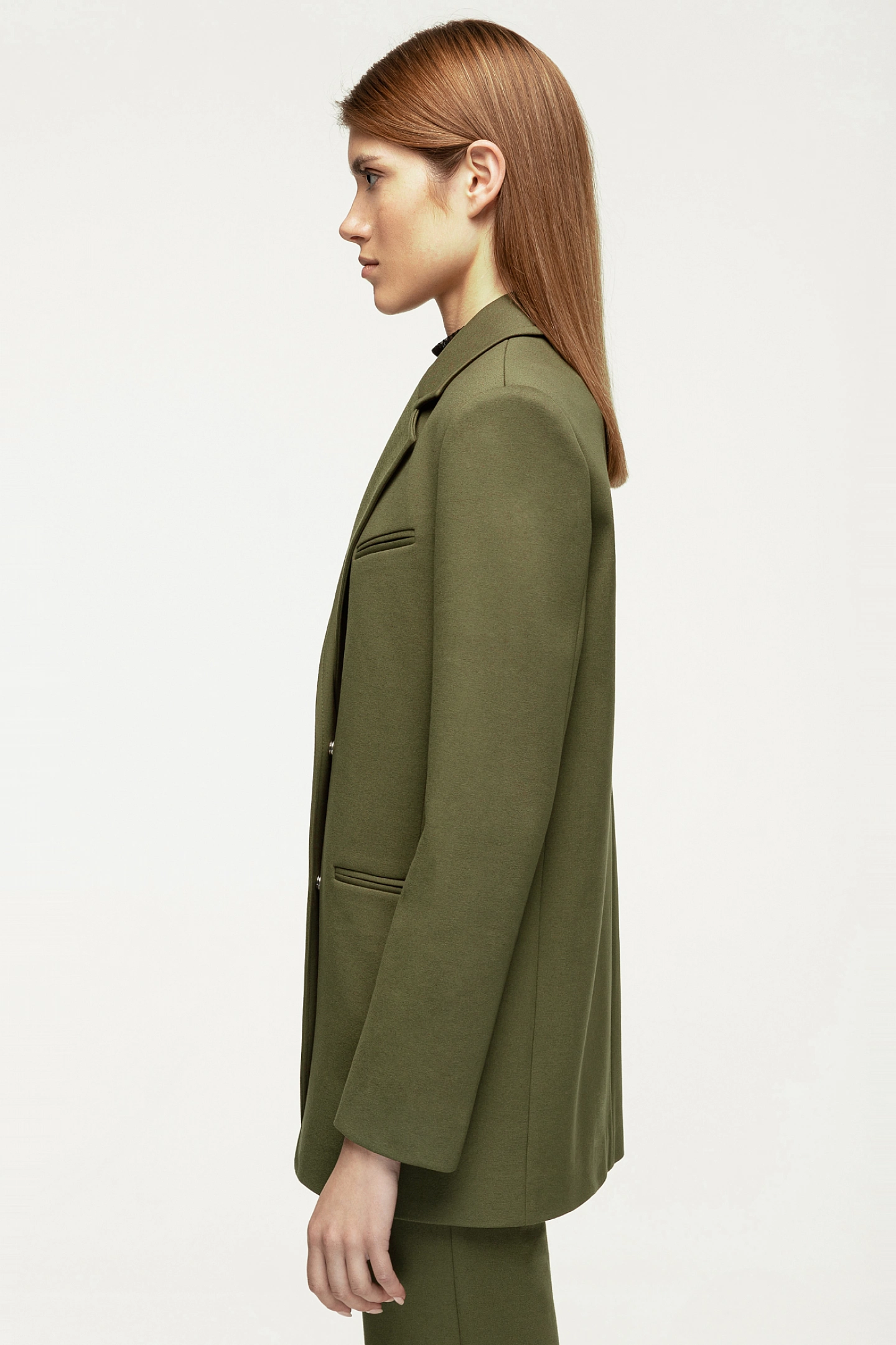 Жакет прямой с двумя кнопками