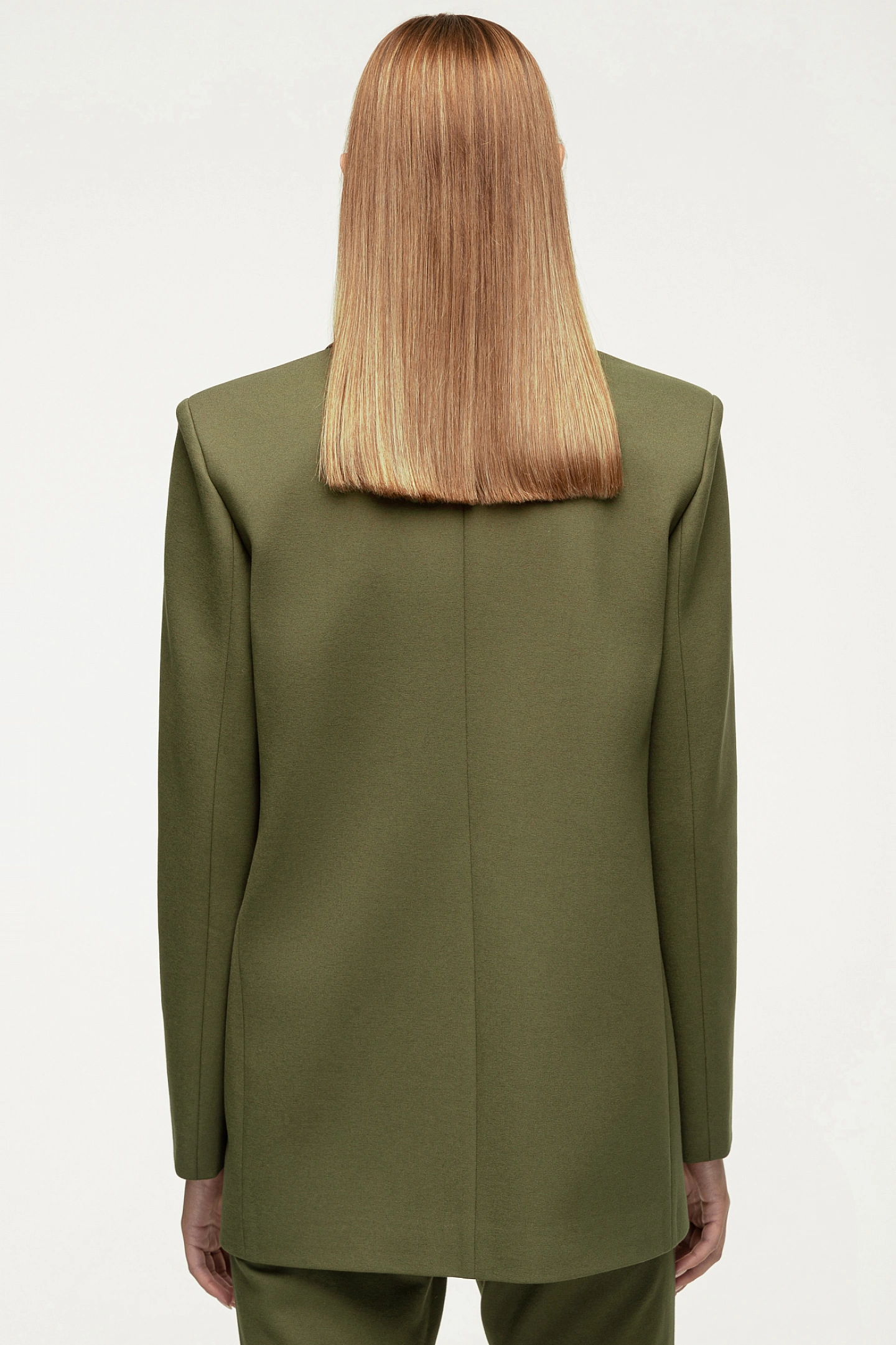 Жакет прямой с двумя кнопками