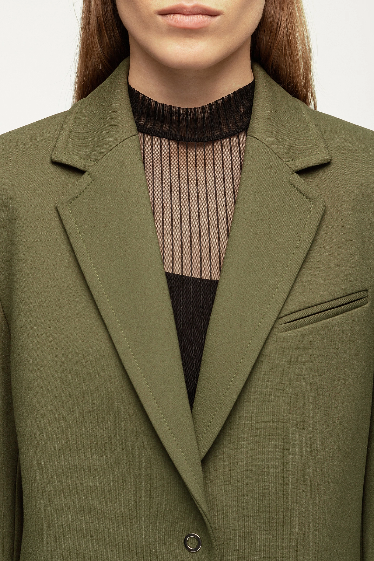 Жакет прямой с двумя кнопками