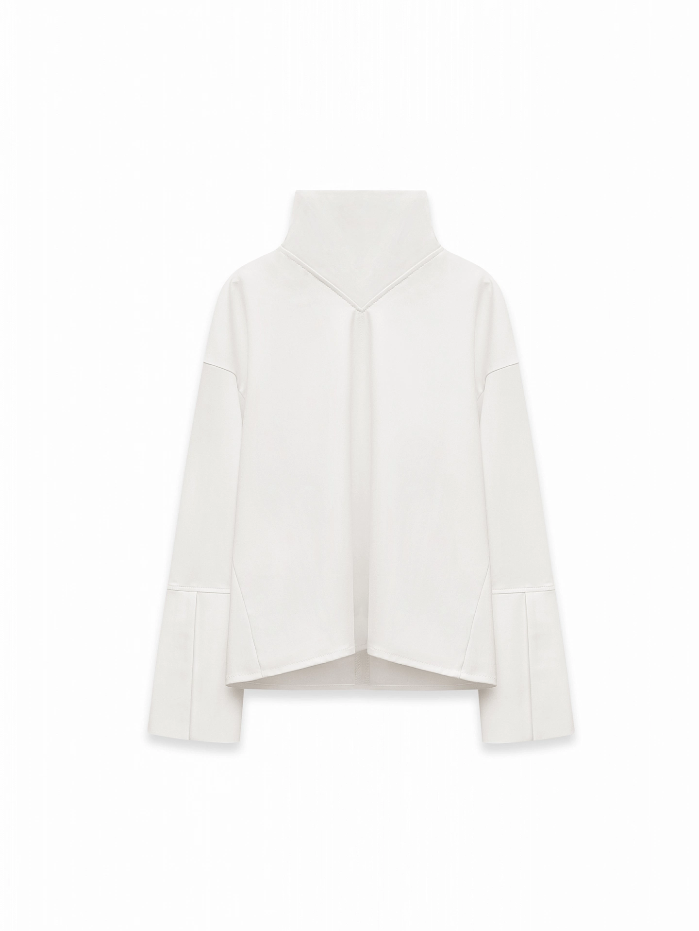 Блуза с высоким воротником-стойка и брюки с разрезами по бокам