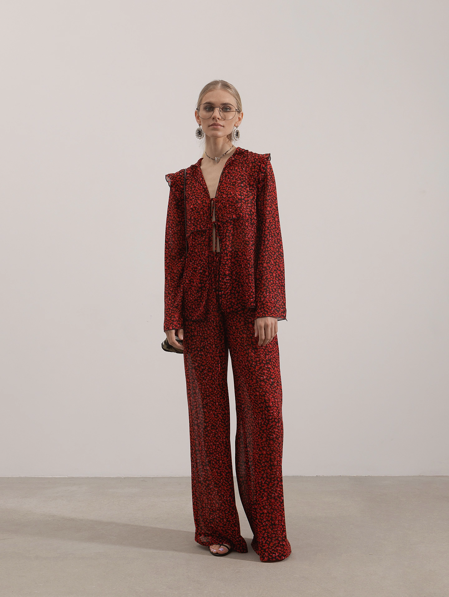 Блуза с завязками спереди