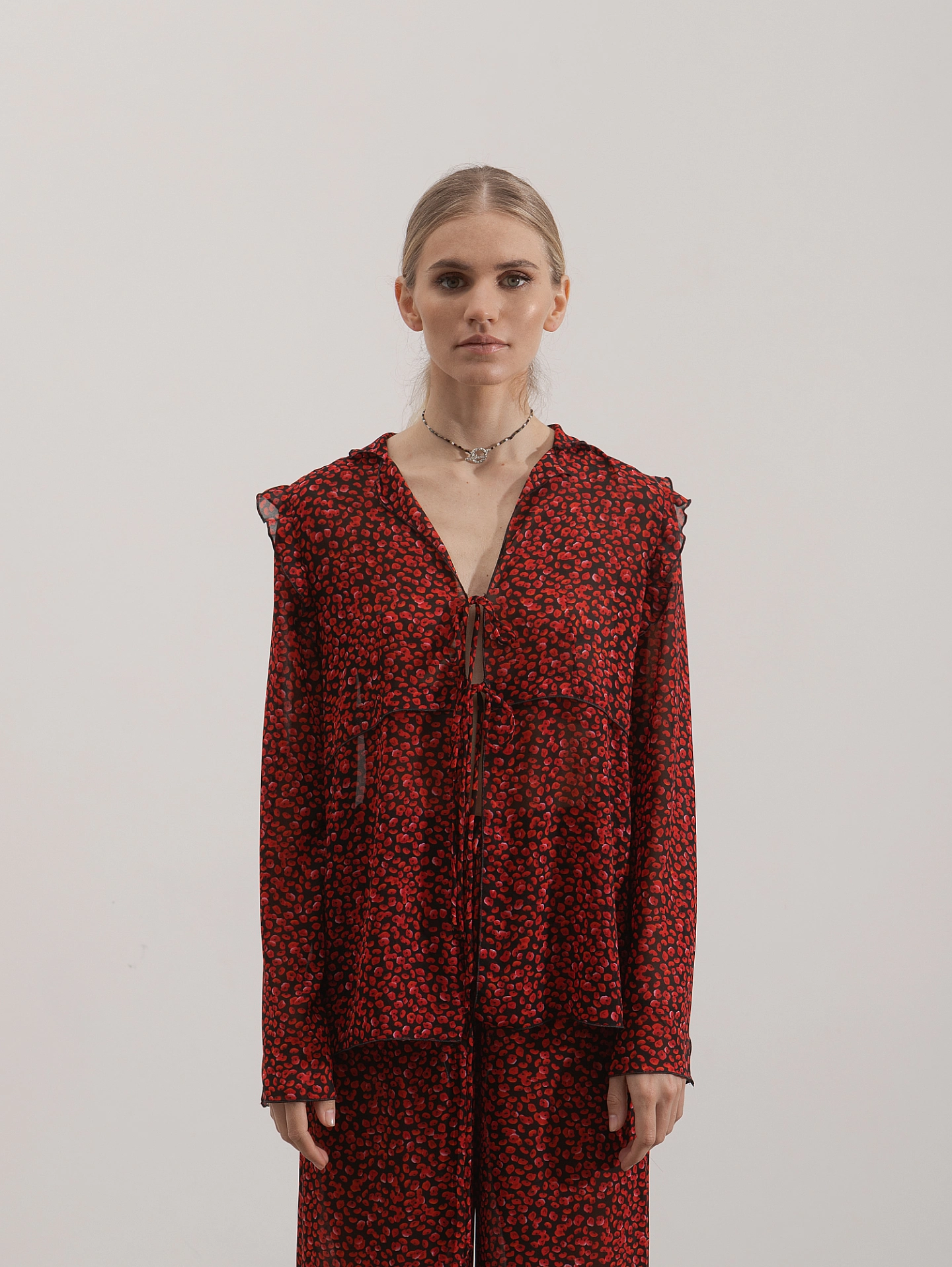 Блуза с завязками спереди