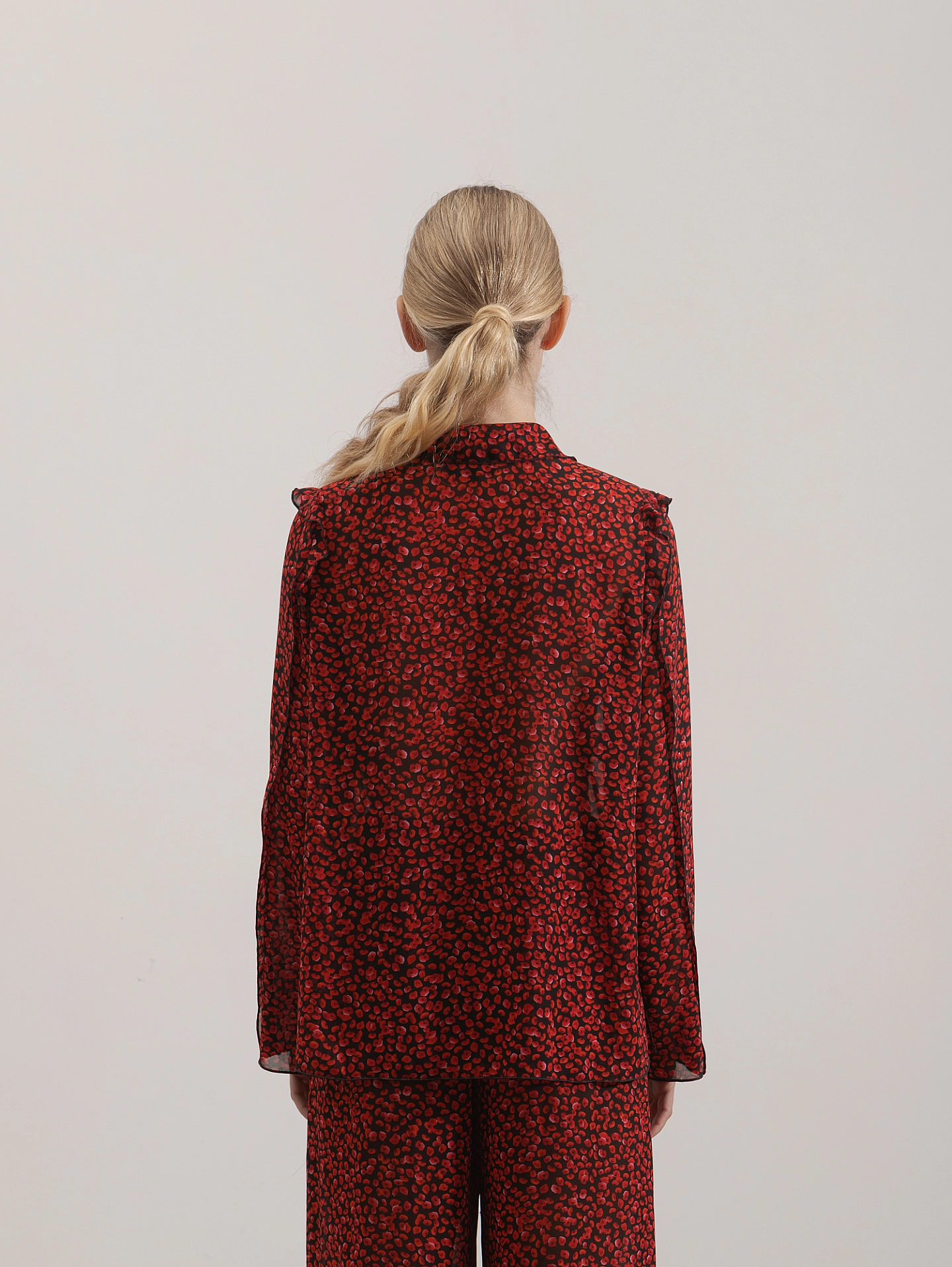 Блуза с завязками спереди