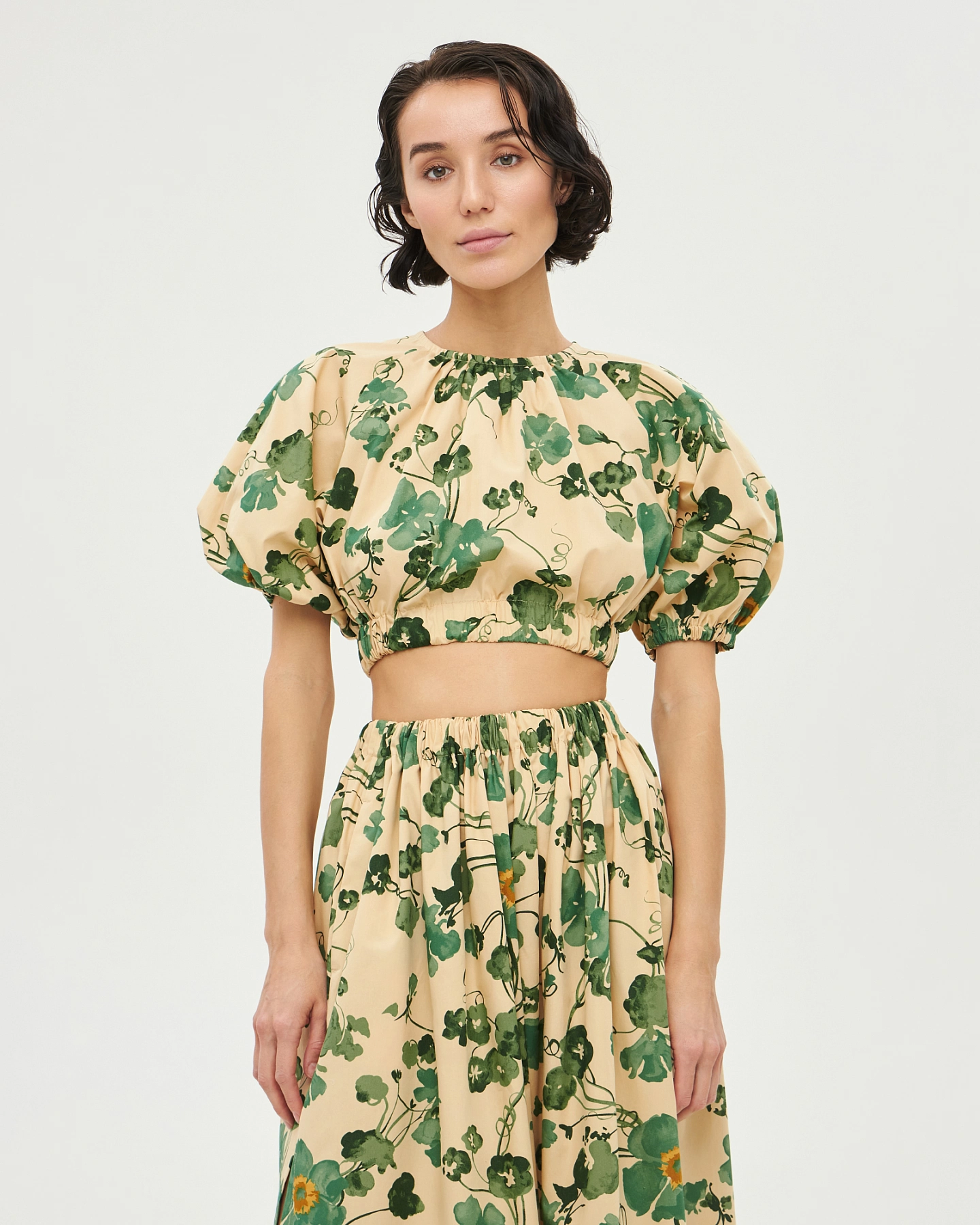 Voluminous sleeves crop top