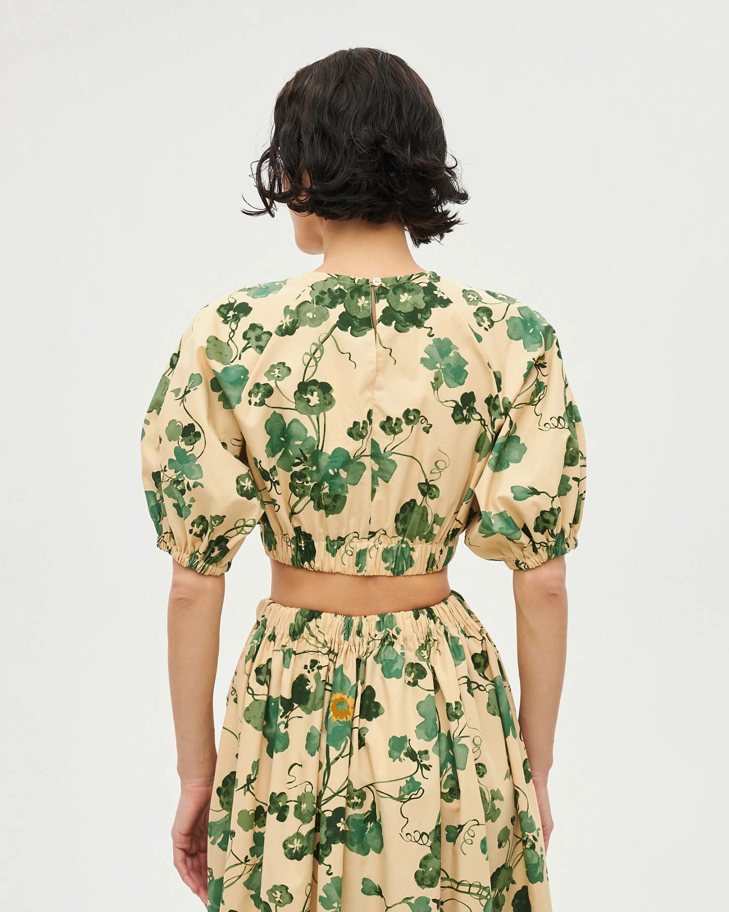 Voluminous sleeves crop top