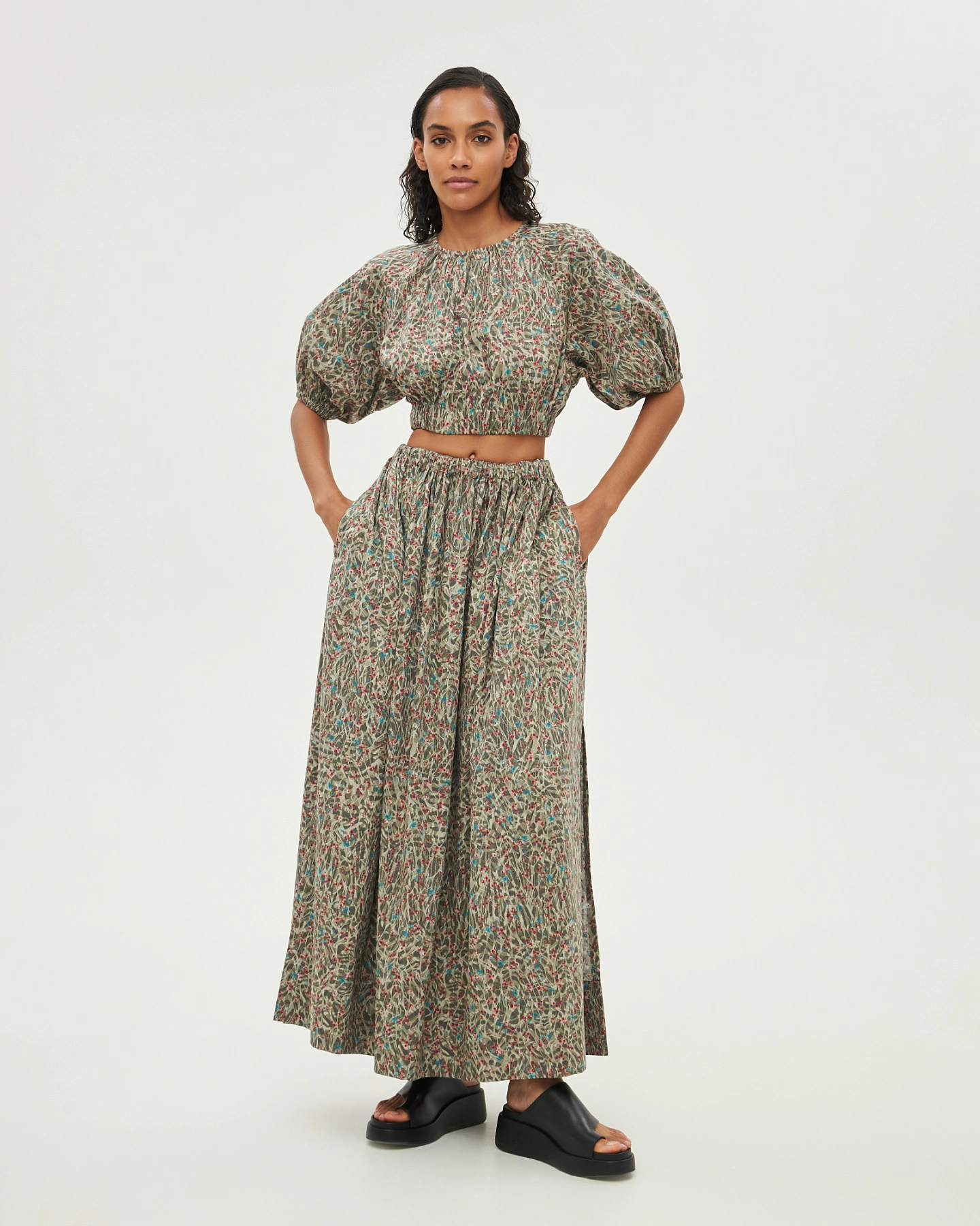 Wide skirt with slits