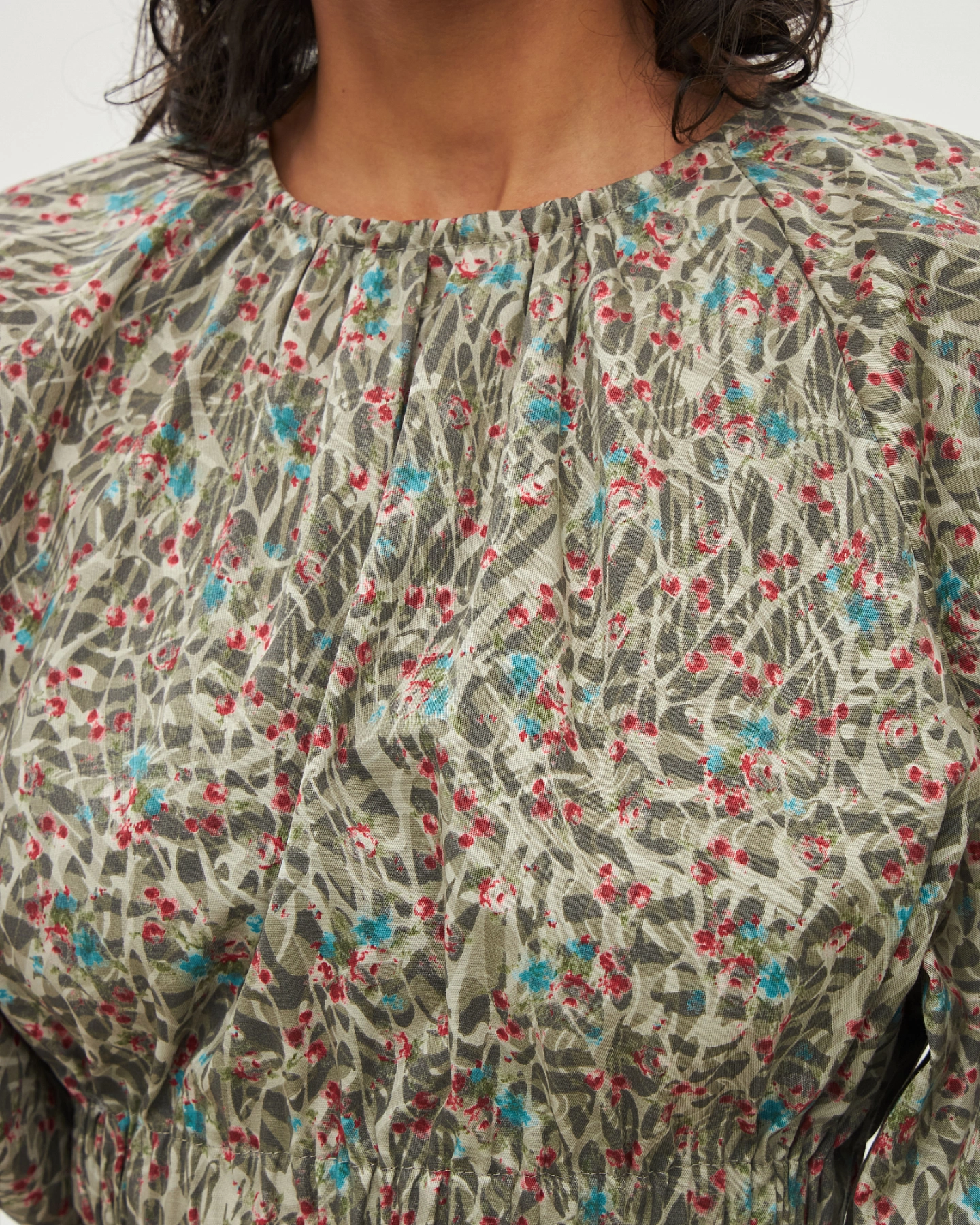 Топ укороченный с объёмными рукавами