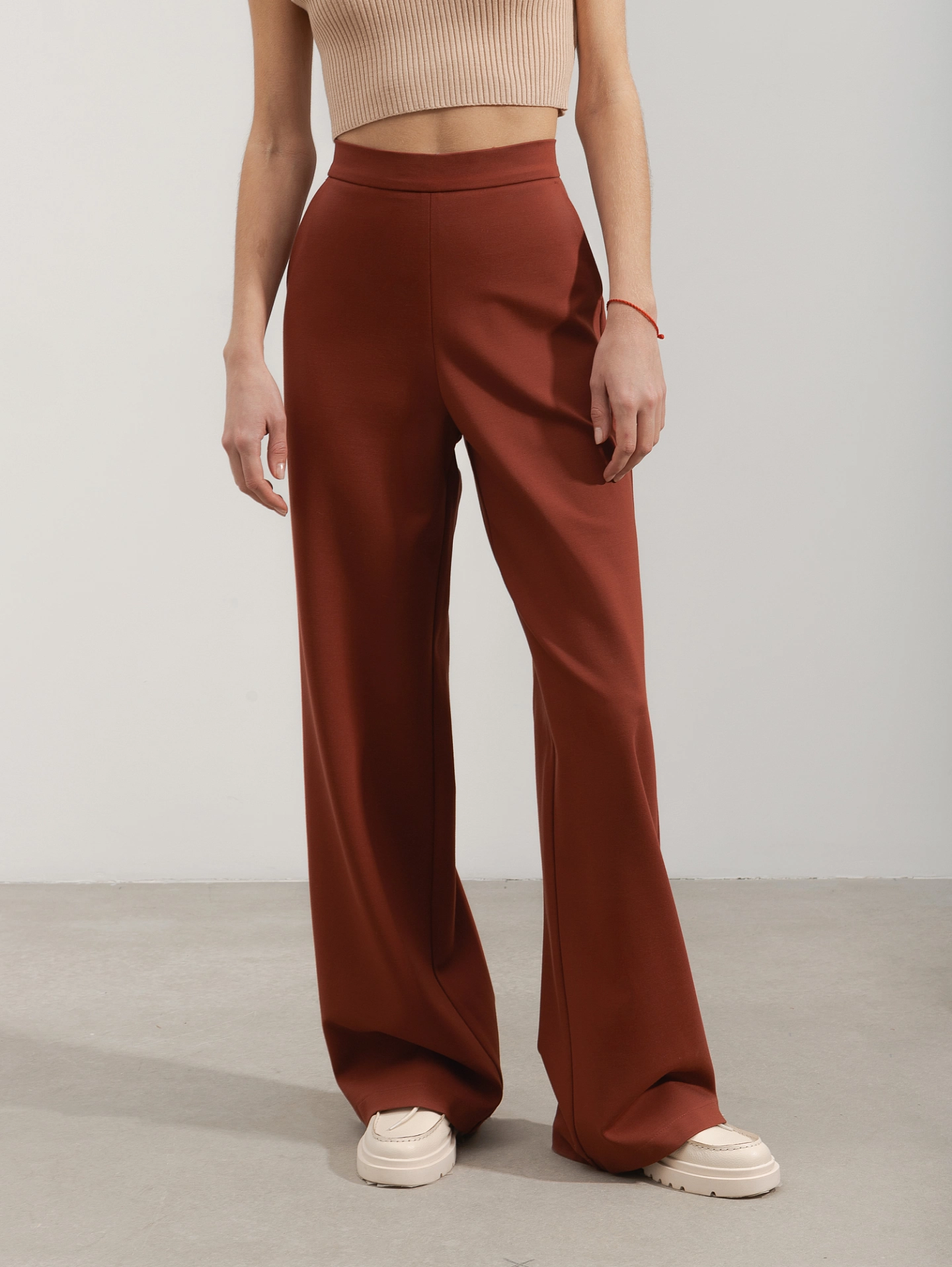 Брюки с застёжкой сзади