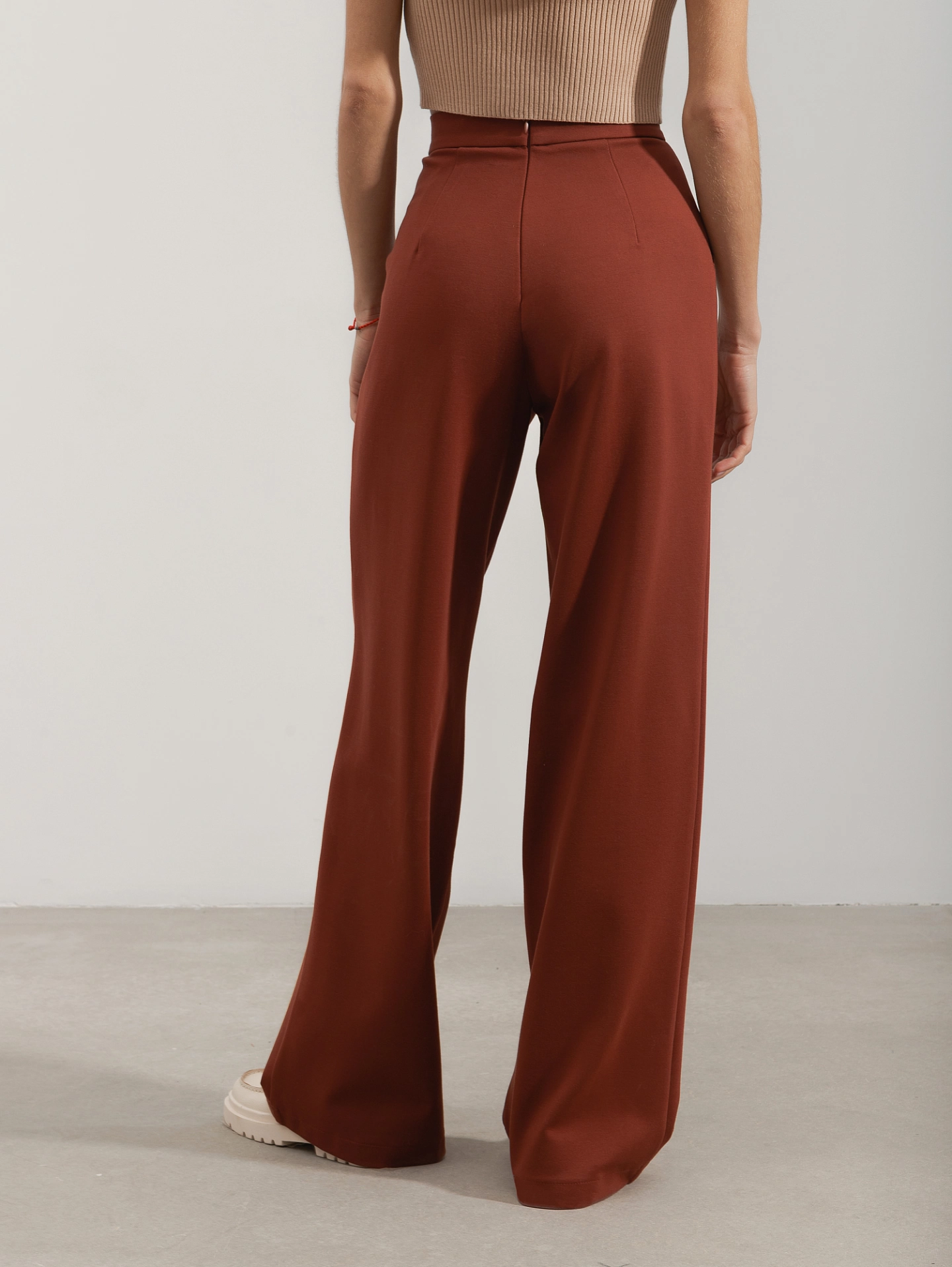 Брюки с застёжкой сзади