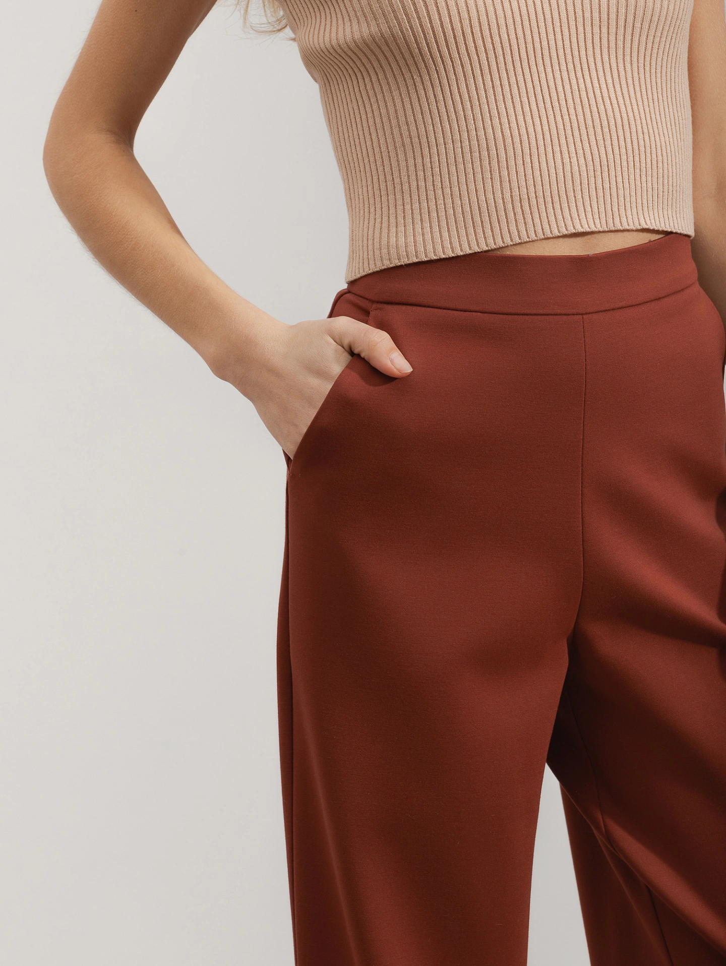 Брюки с застёжкой сзади