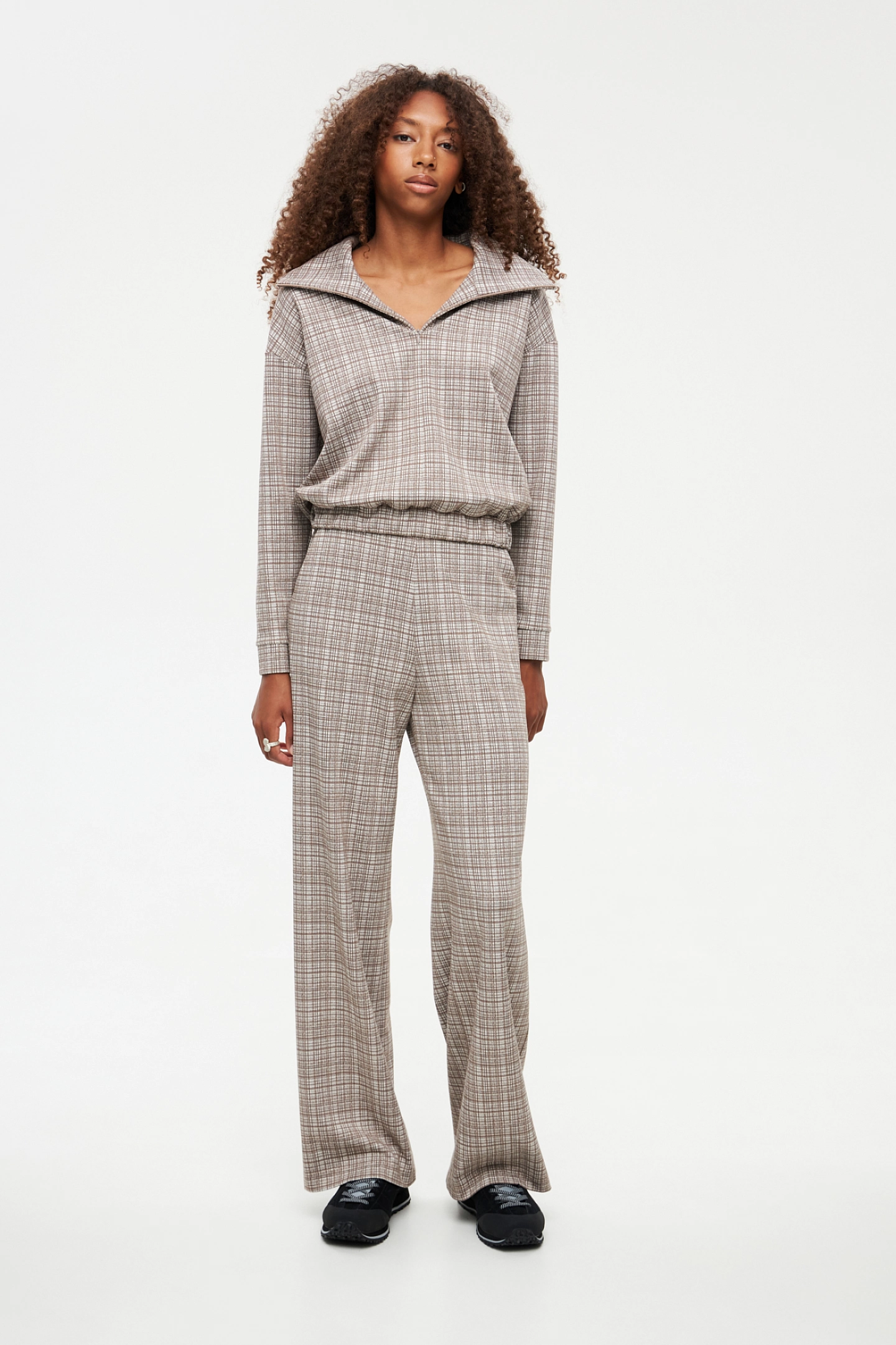 Свитшот с воротником апаш