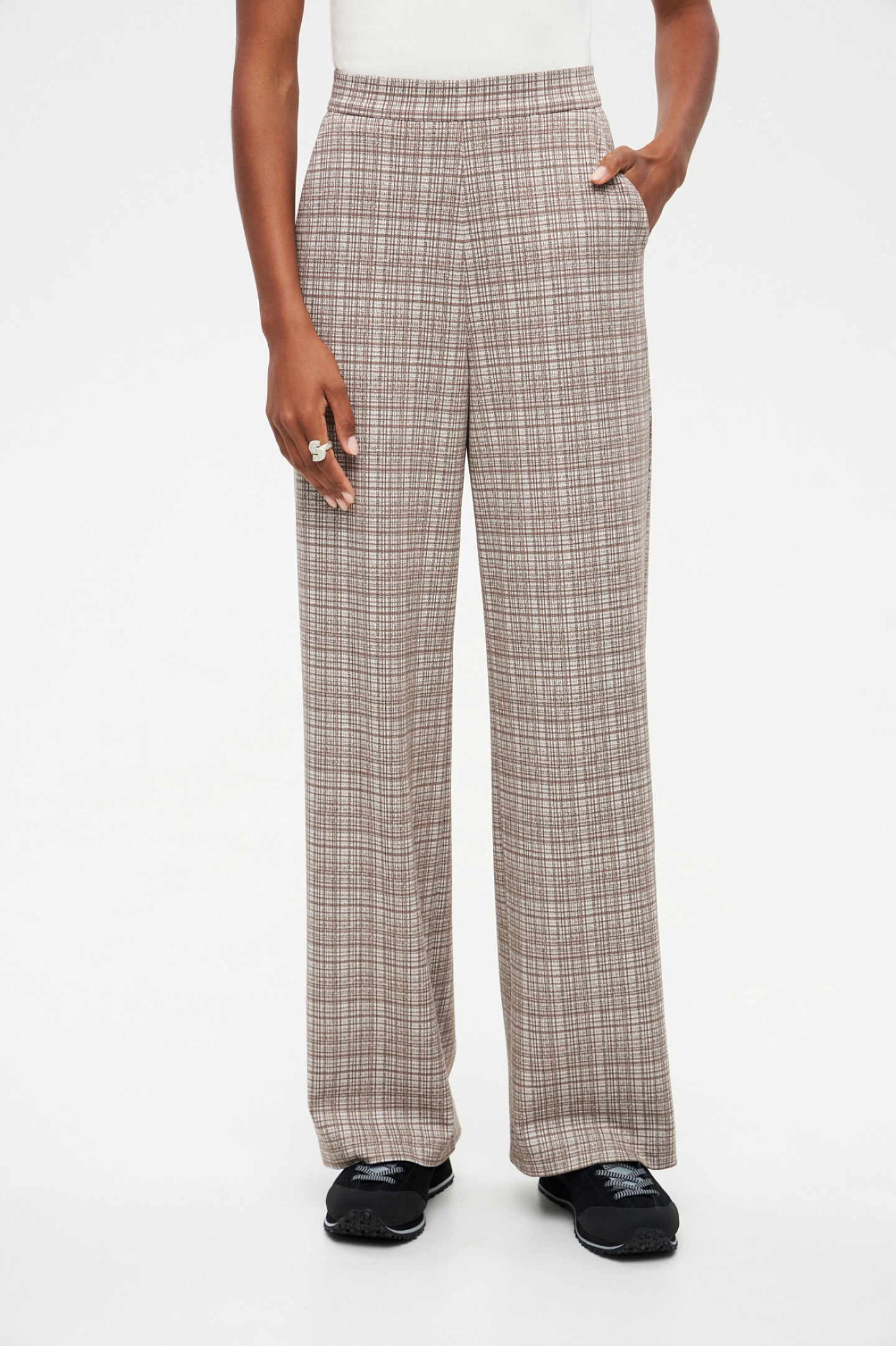 Свитшот с воротником апаш и брюки с застёжкой сзади