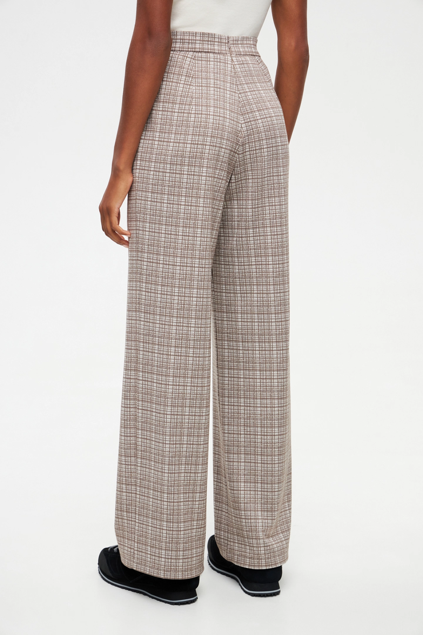 Свитшот с воротником апаш и брюки с застёжкой сзади