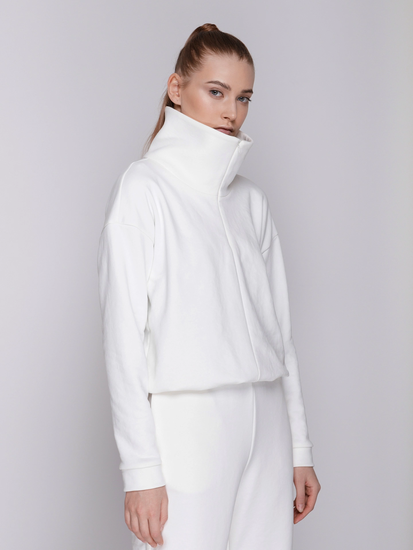 Свитшот с воротником апаш