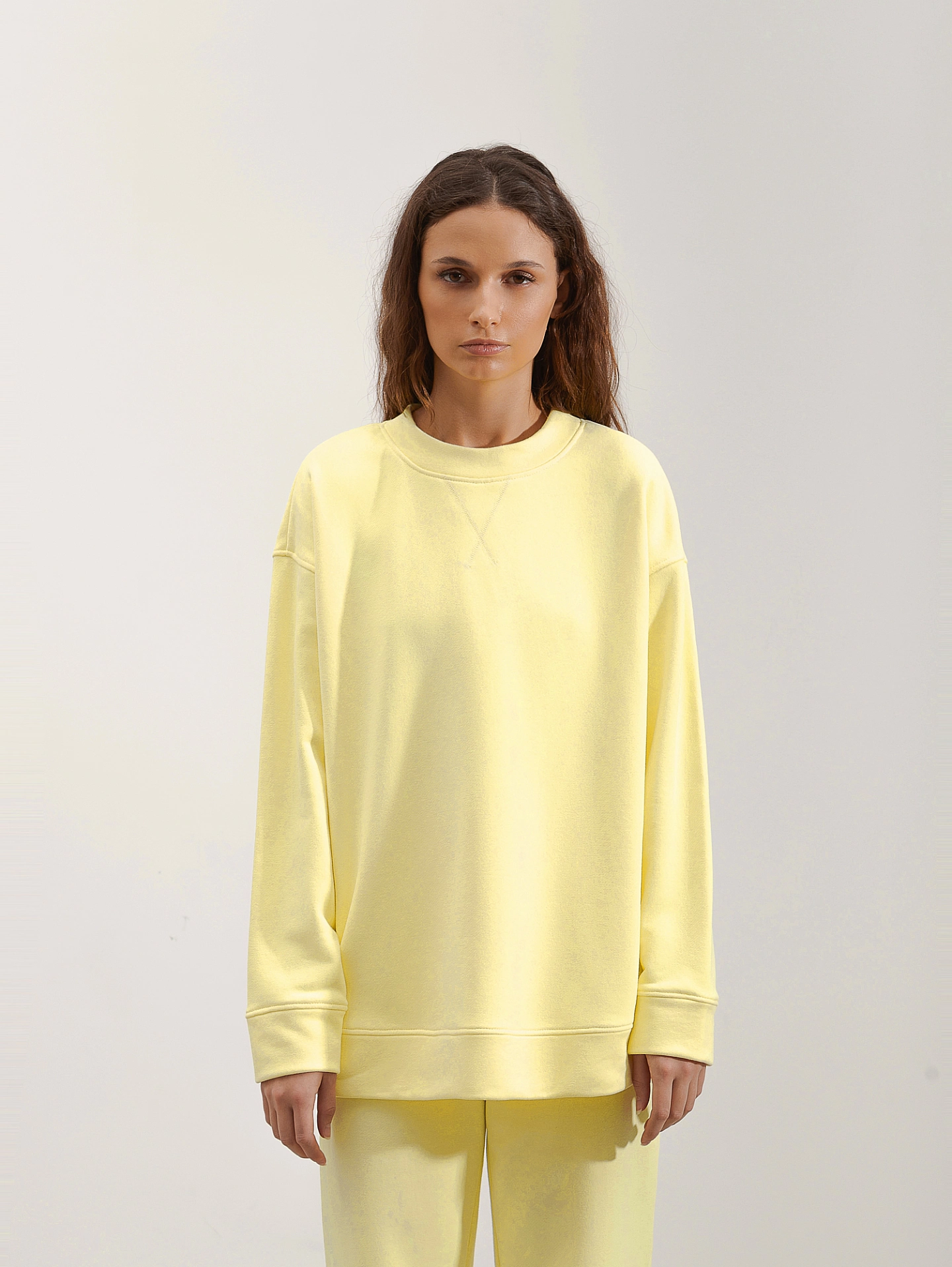 Свитшот объёмной формы и брюки трикотажные