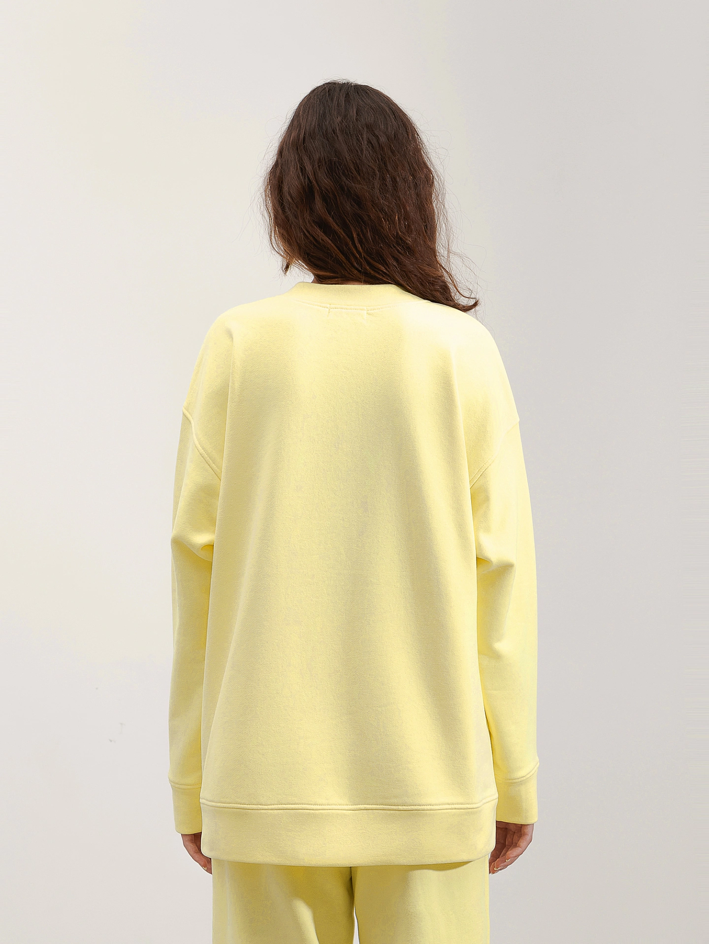 Свитшот объёмной формы и брюки трикотажные