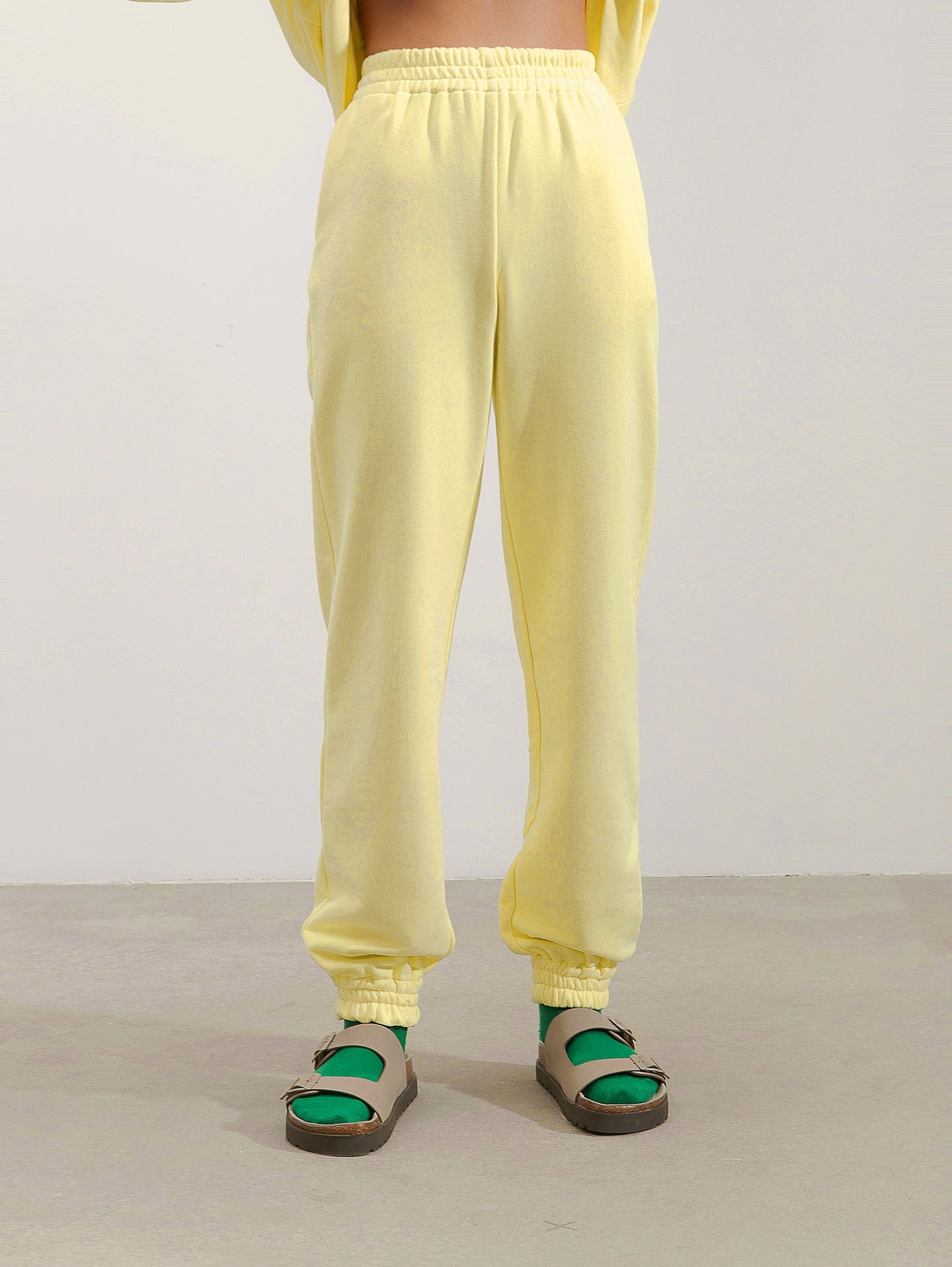 Свитшот объёмной формы и брюки трикотажные