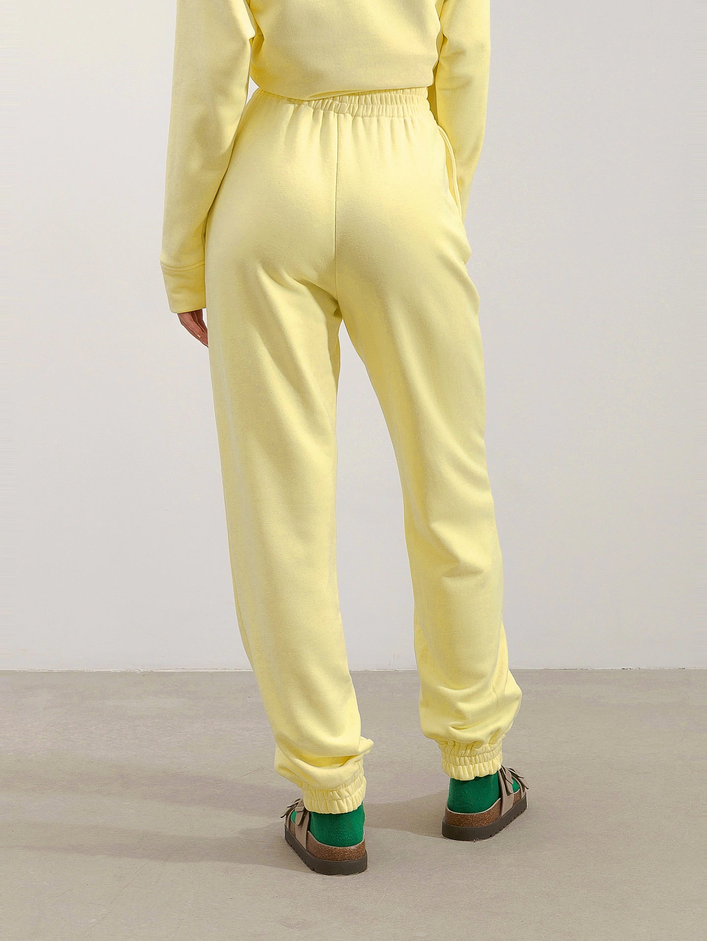 Свитшот объёмной формы и брюки трикотажные