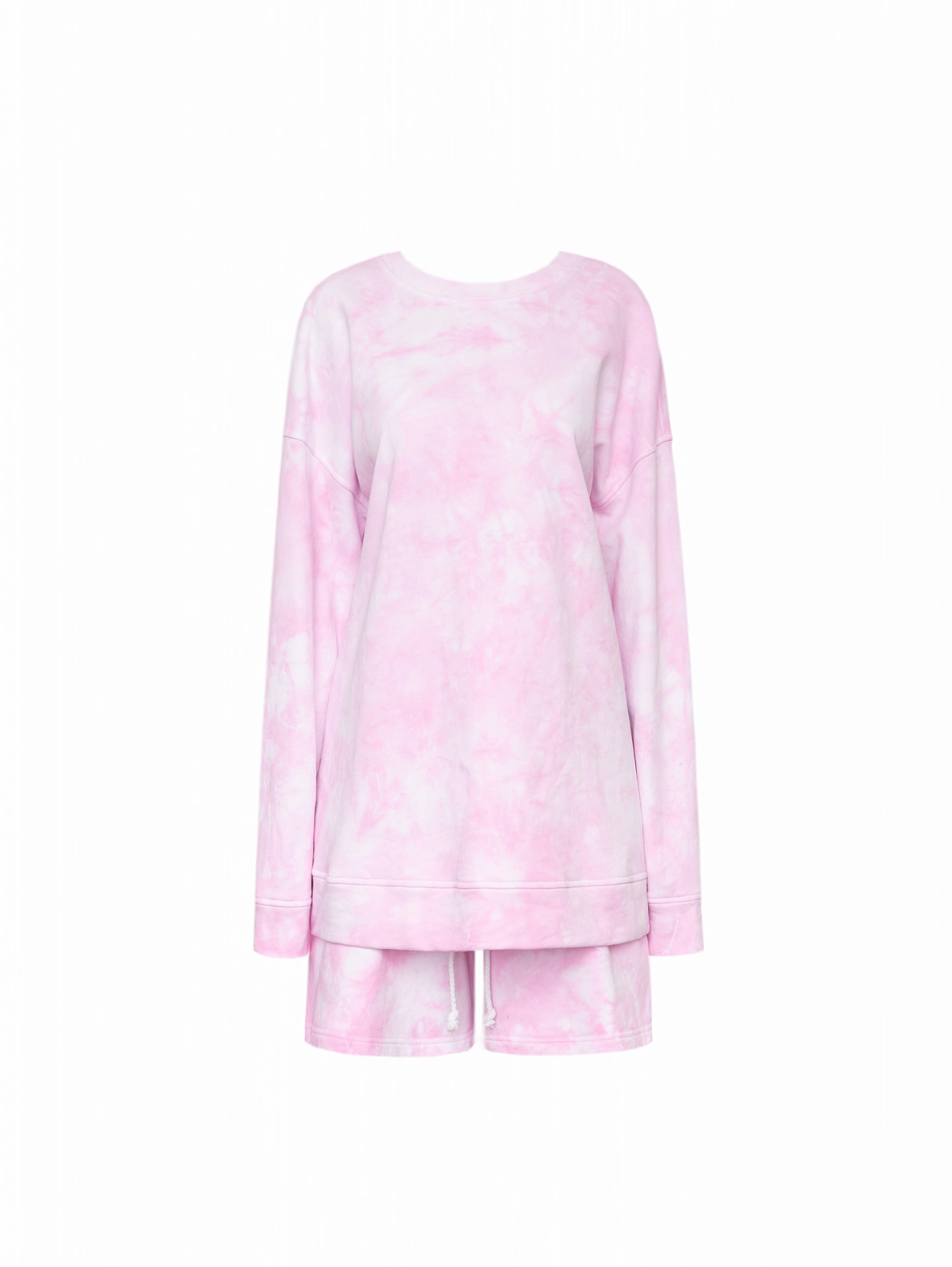 Свитшот объёмной формы и спортивные шорты