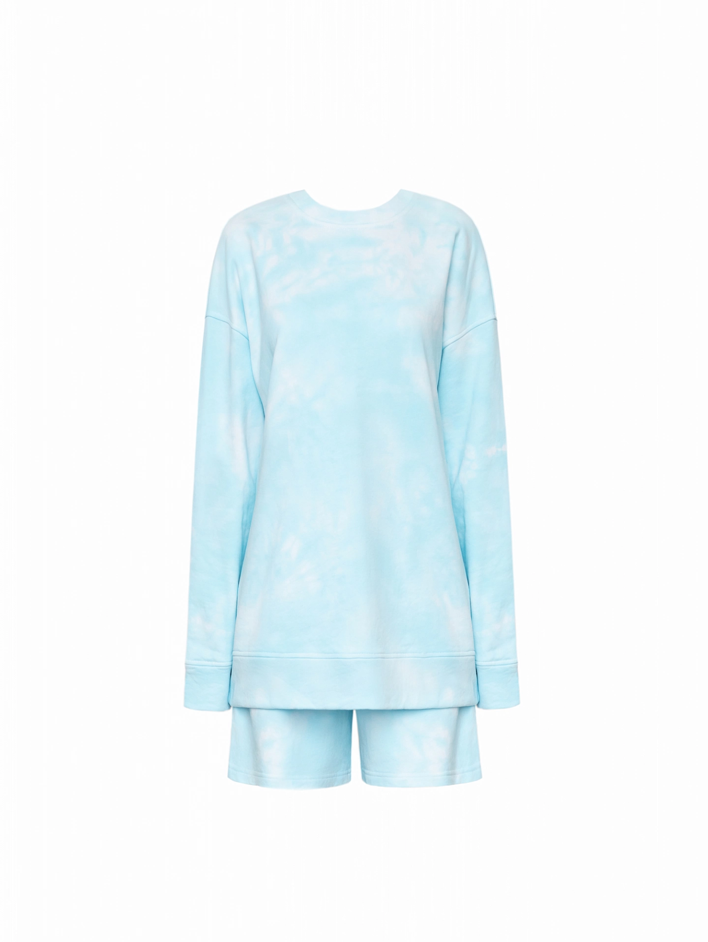 Свитшот объёмной формы и спортивные шорты