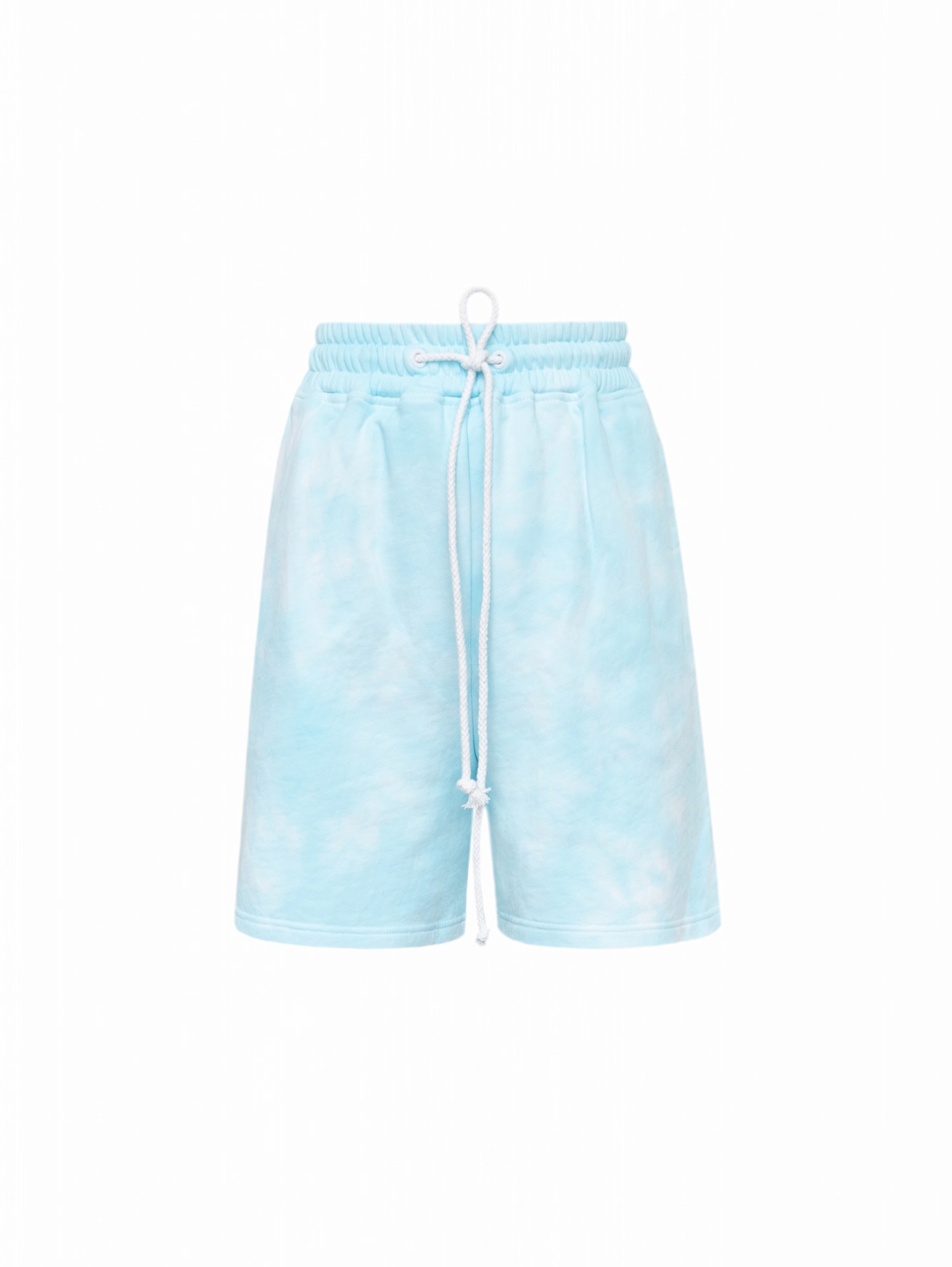 Свитшот объёмной формы и спортивные шорты