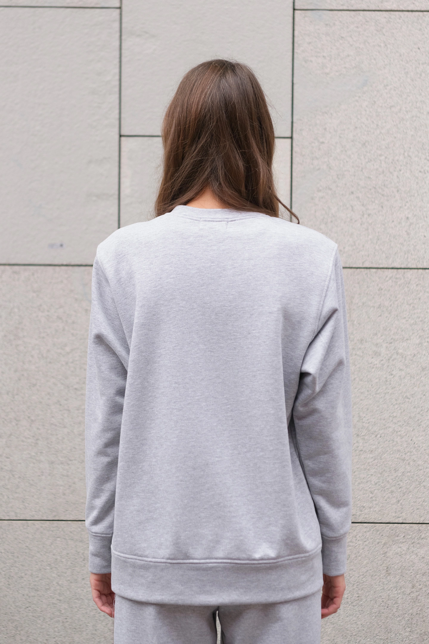 Свитшот объёмной формы с плечиками и брюки трикотажные