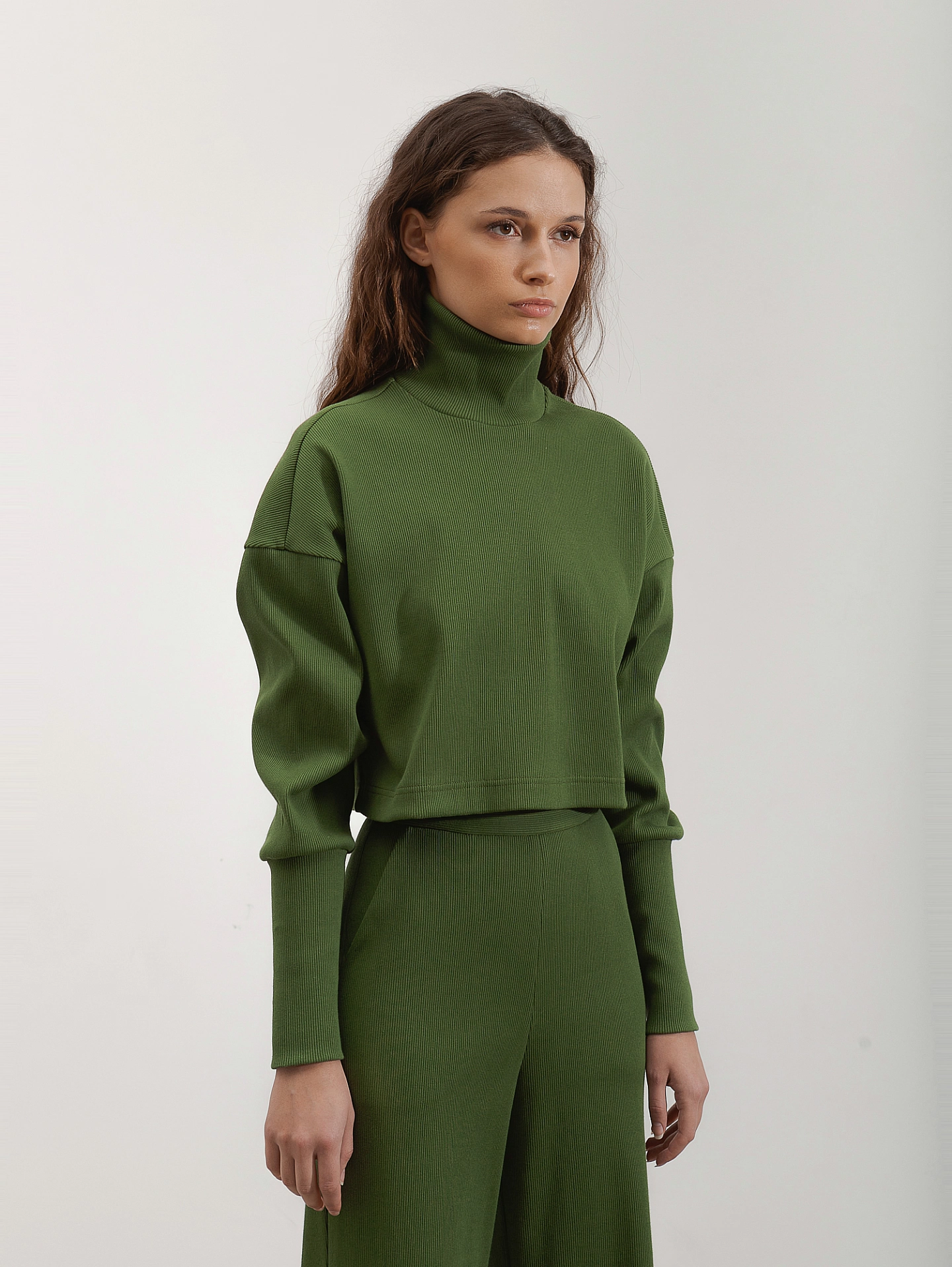 Свитшот короткий и брюки с застёжкой сзади кашкорсе