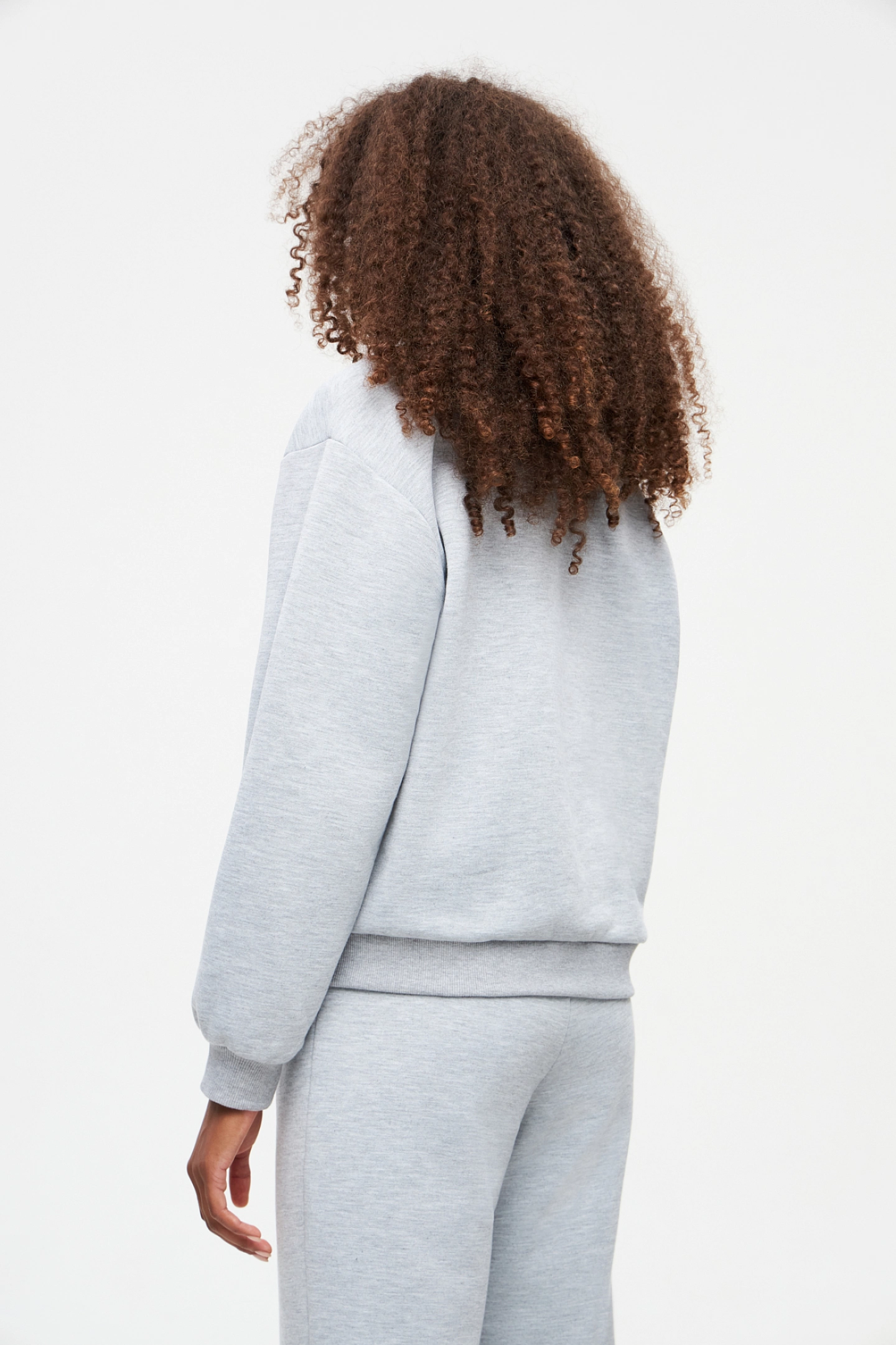 Свитшот с логотипом и брюки трикотажные