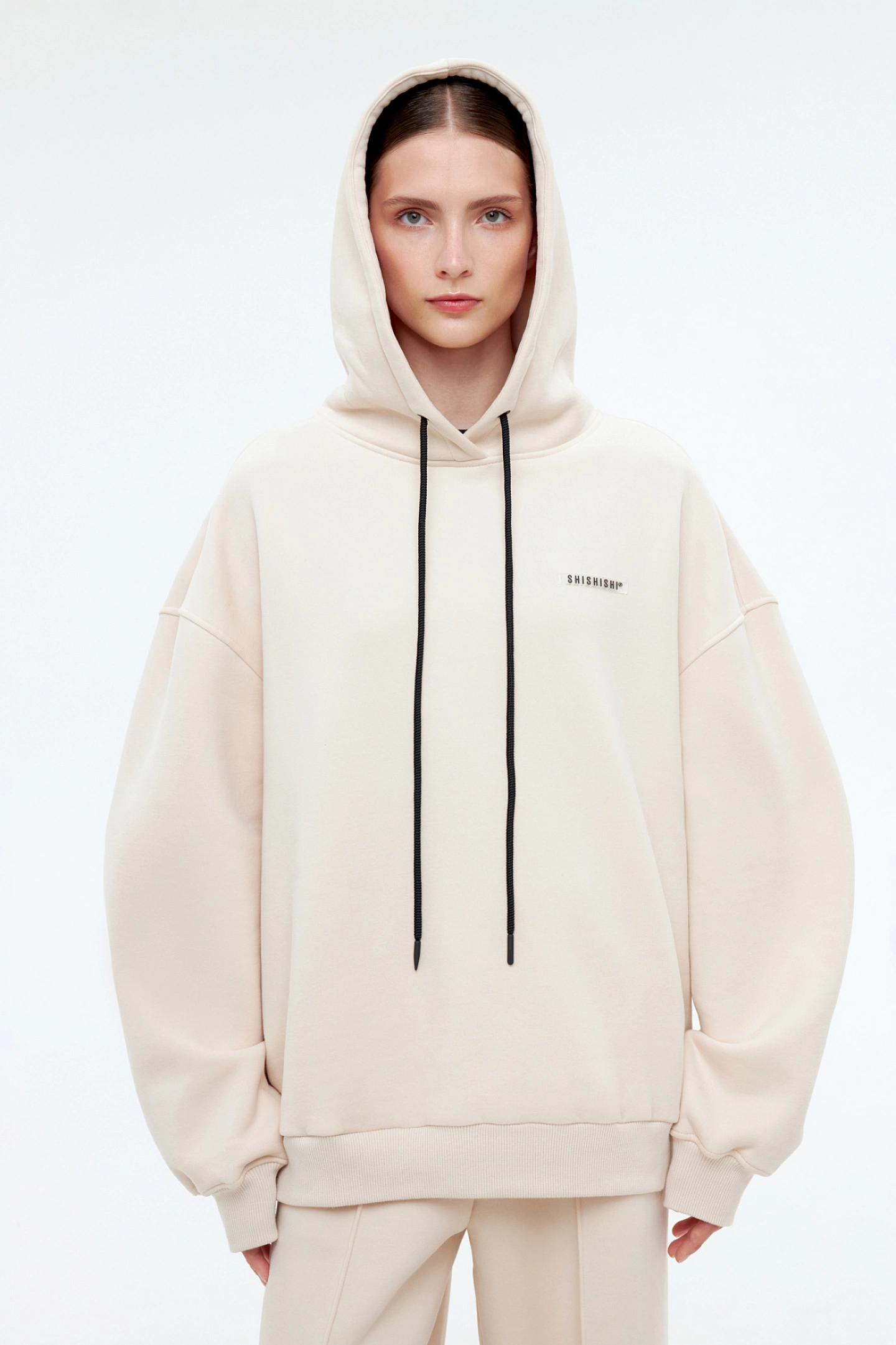 Худи объемный и брюки широкие из трикотажа