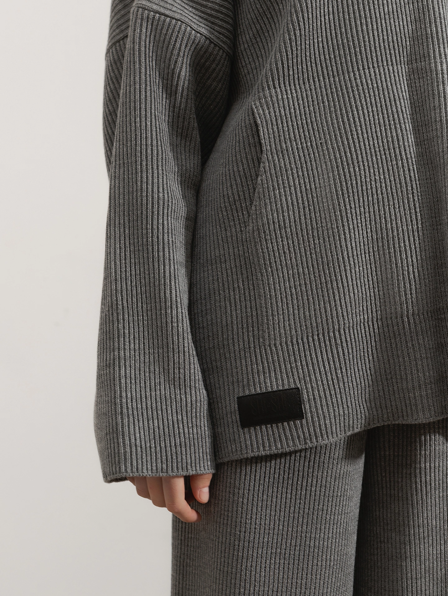 Вязаные худи oversize и широкие брюки